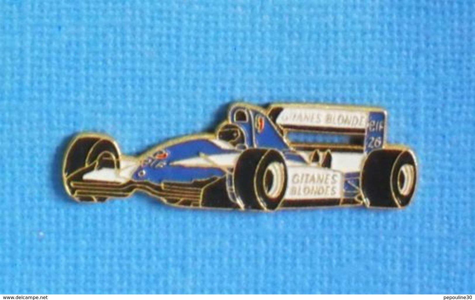 1 PIN'S //  ** FORMULE 1 / LIGIER JS37 RENAULT / GITANES BLONDES ** . (Winner) - F1