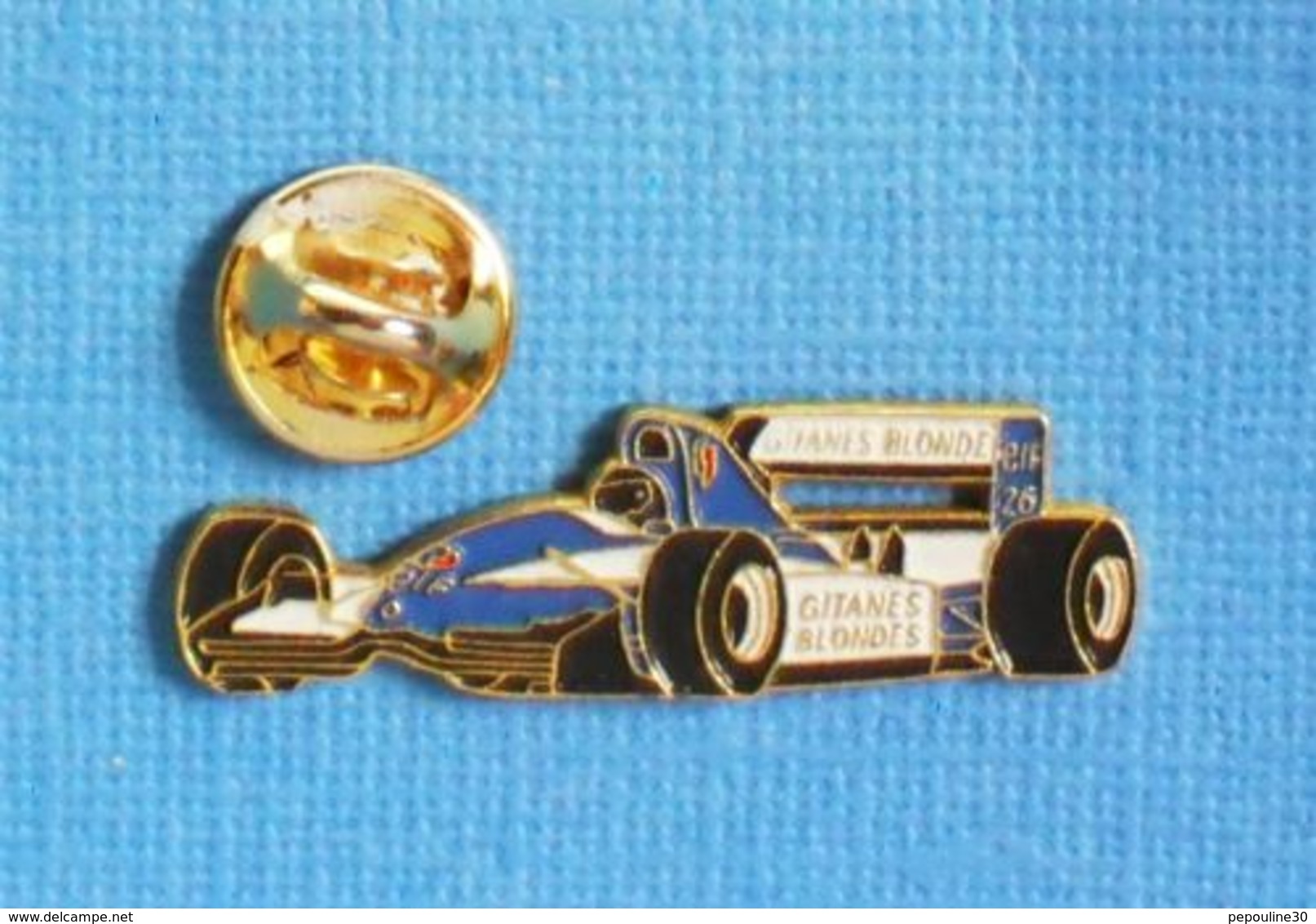 1 PIN'S //  ** FORMULE 1 / LIGIER JS37 RENAULT / GITANES BLONDES ** . (Winner) - F1