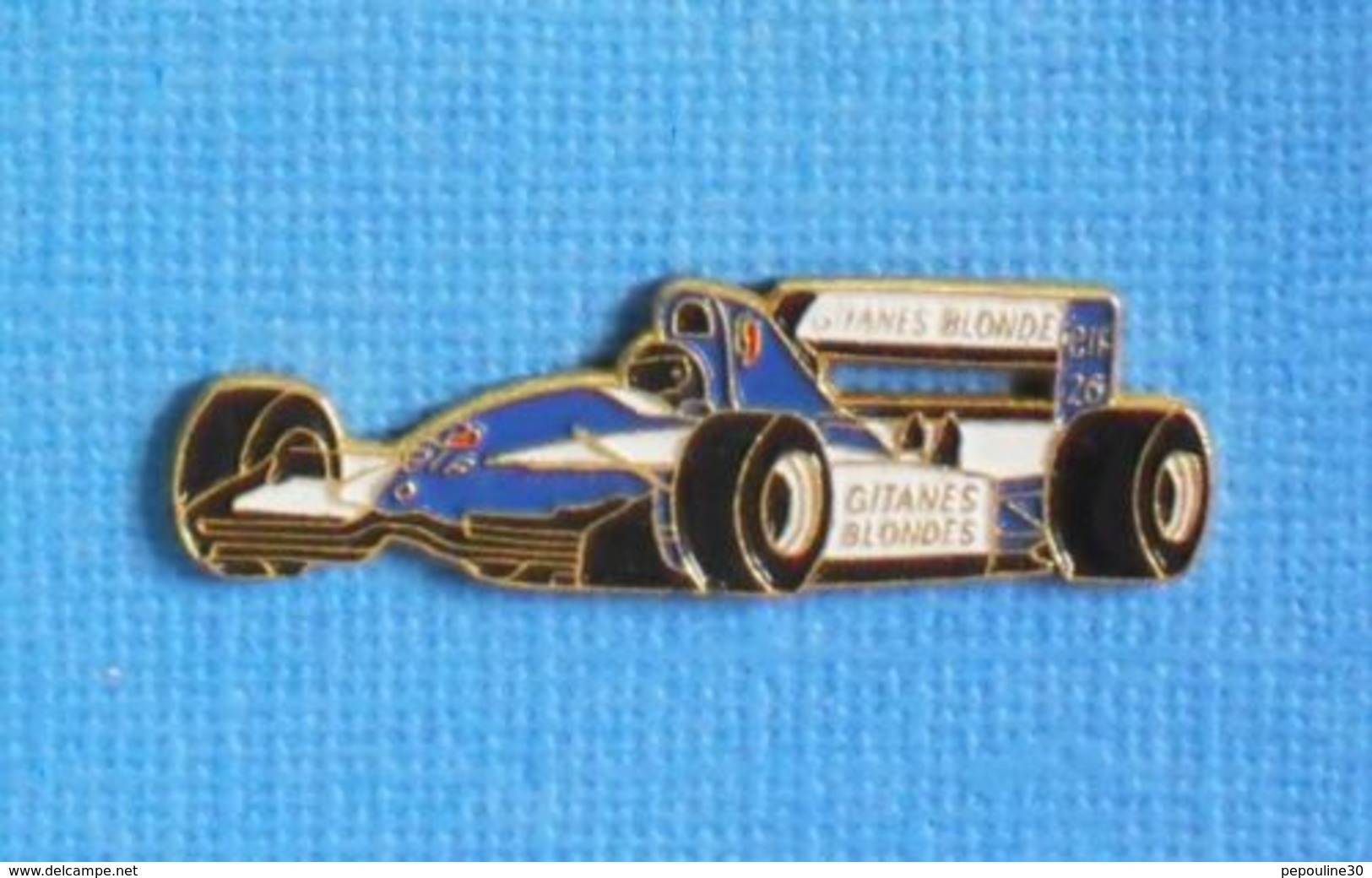 1 PIN'S //  ** FORMULE 1 / LIGIER JS37 RENAULT / GITANES BLONDES ** . (Winner) - F1