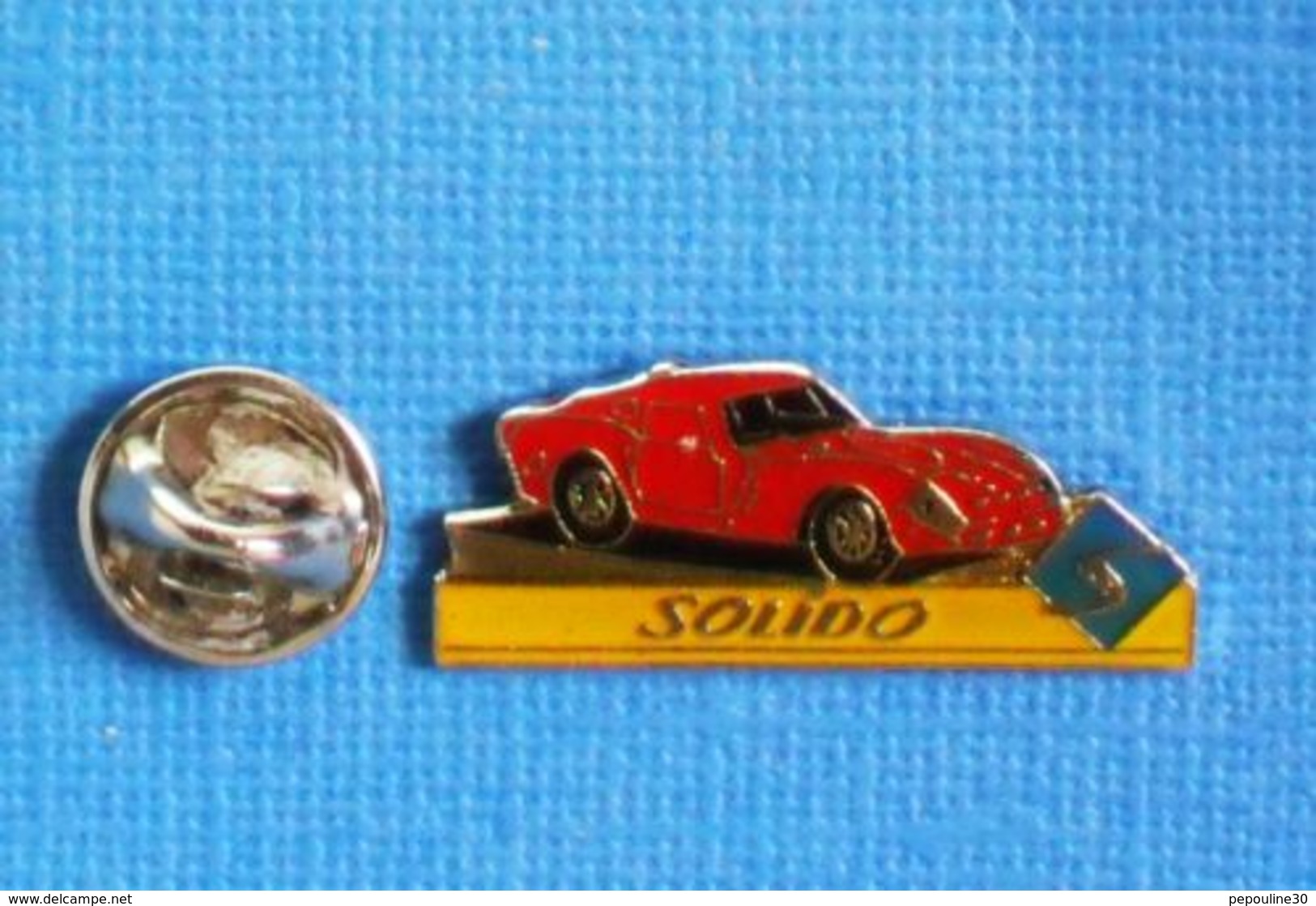 1 PIN'S //  ** MINIARURE SOLIDO / FERRARI ** - Ferrari