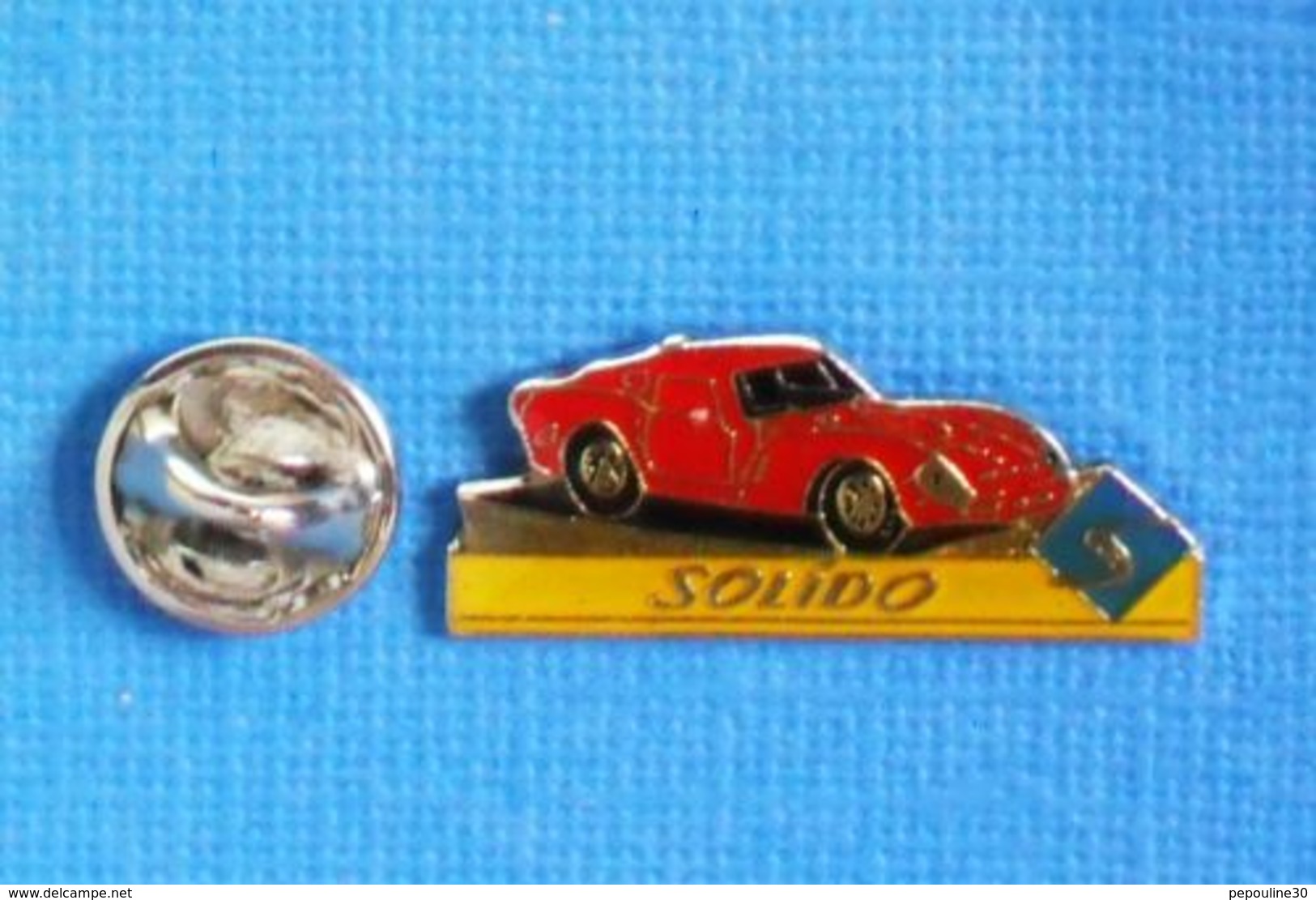 1 PIN'S //  ** MINIARURE SOLIDO / FERRARI ** - Ferrari