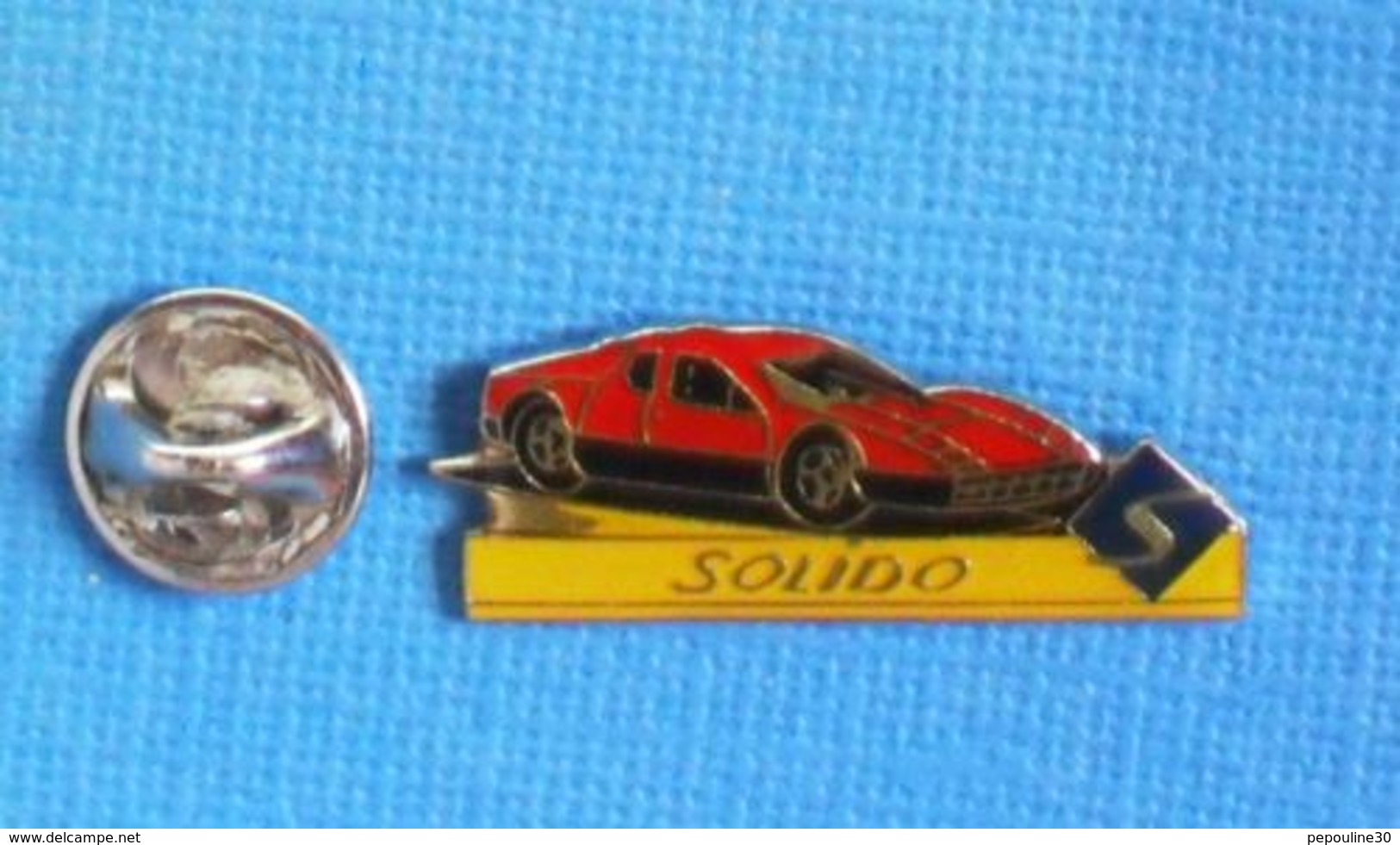 1 PIN'S //  ** MINIARURE SOLIDO / FERRARI ** - Ferrari