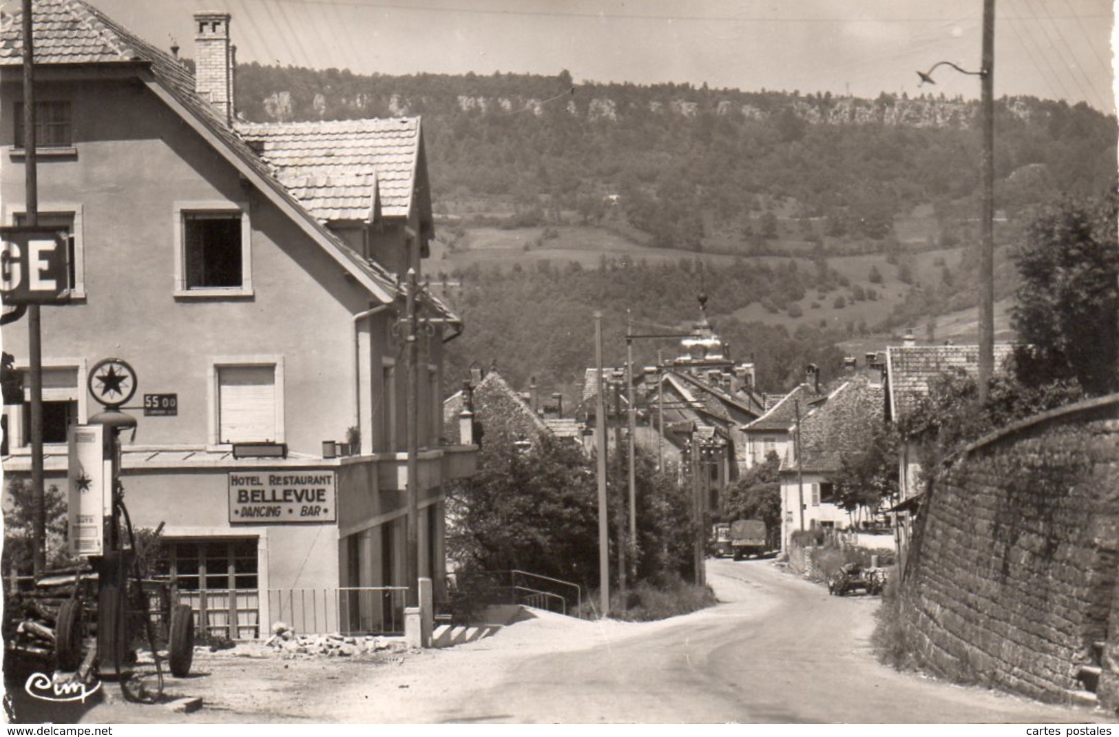 * SAINT-HIPPOLYTE  L'entrée Du Pays Et L'hôtel Bellevue - Saint Hippolyte