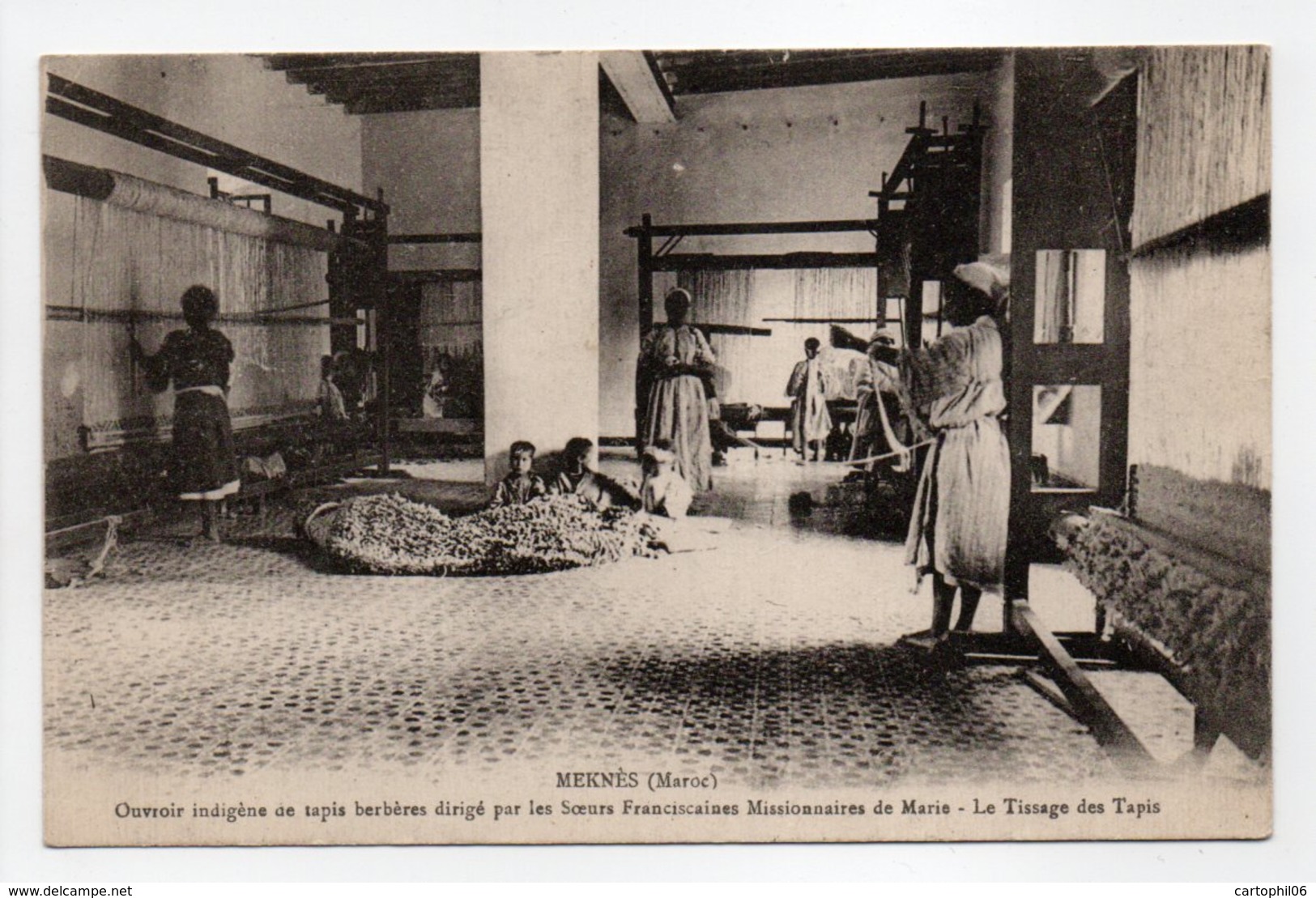 - CPA MEKNÈS (Maroc) - Ouvroir Indigène De Tapis Berbères Dirigé Par Les Soeurs Franciscaines - Le Tissage Des Tapis - - Meknès