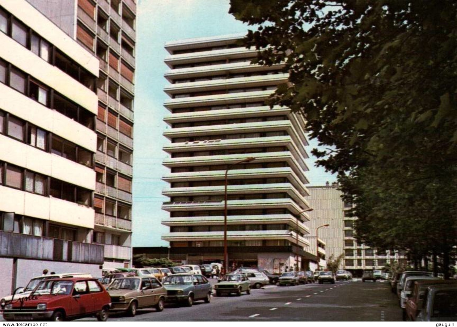 CPM - SARCELLES - BOULEVARD Albert CAMUS ... (Immeubles Voitures) - Edition Lyna - Sarcelles