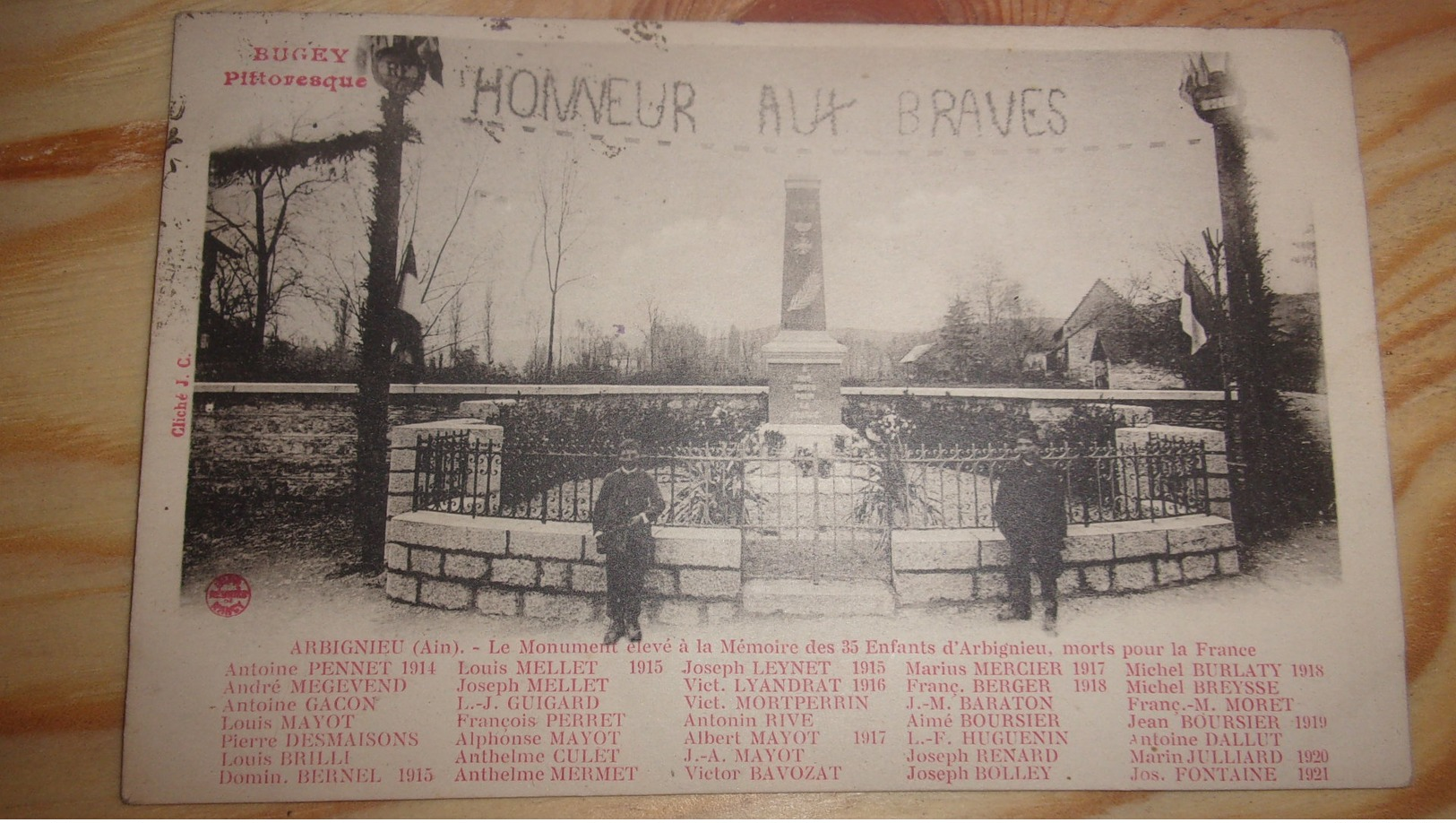 01 ARBIGNIEU MONUMENT  A LA MEMOIRE DES 35 ENFANTS MORTS POUR LA FRANCE AVEC NOMS ET DATE - Non Classés