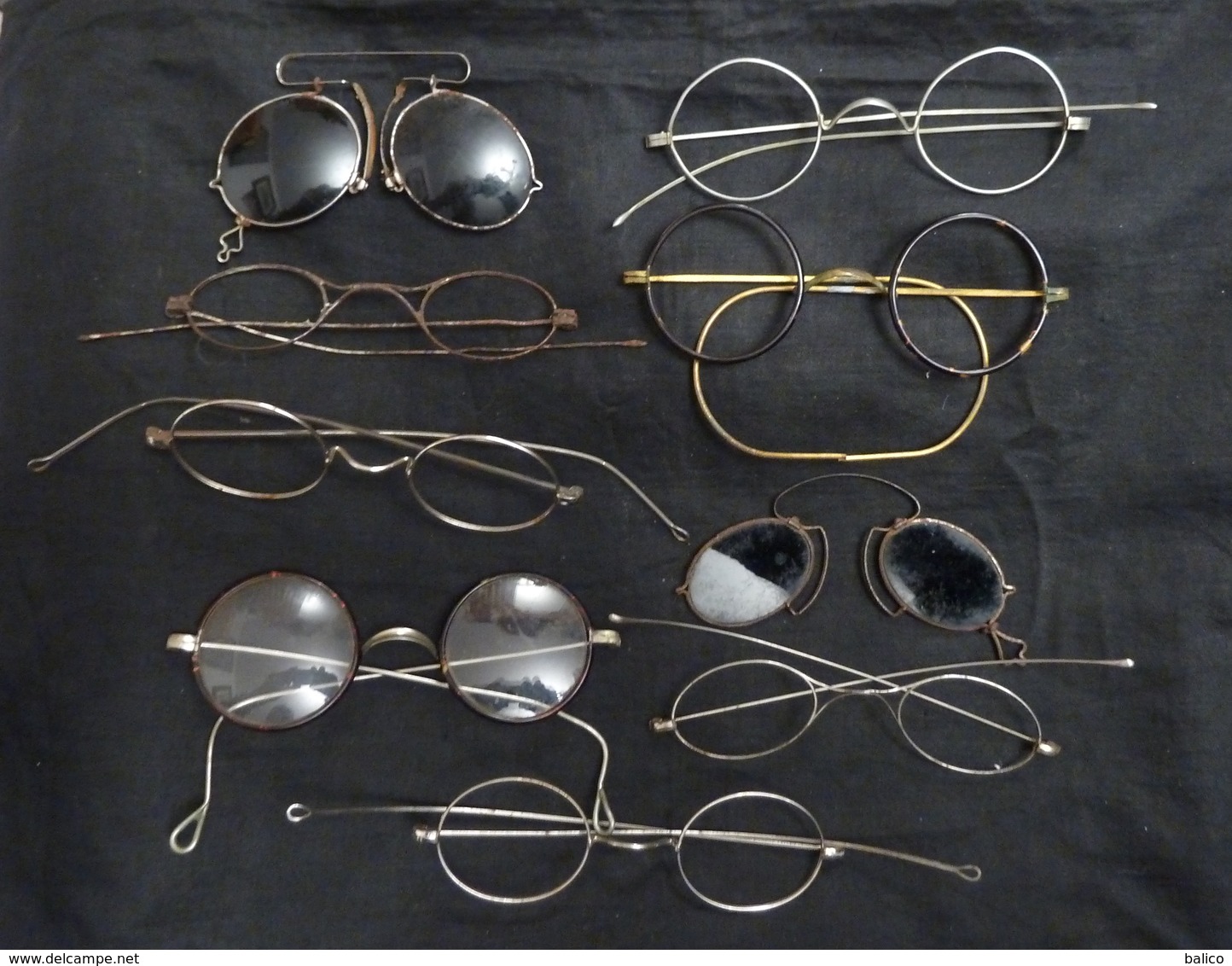 Lot De 9 Paires De  Lunettes Anciennes Et Binocles - Glasses