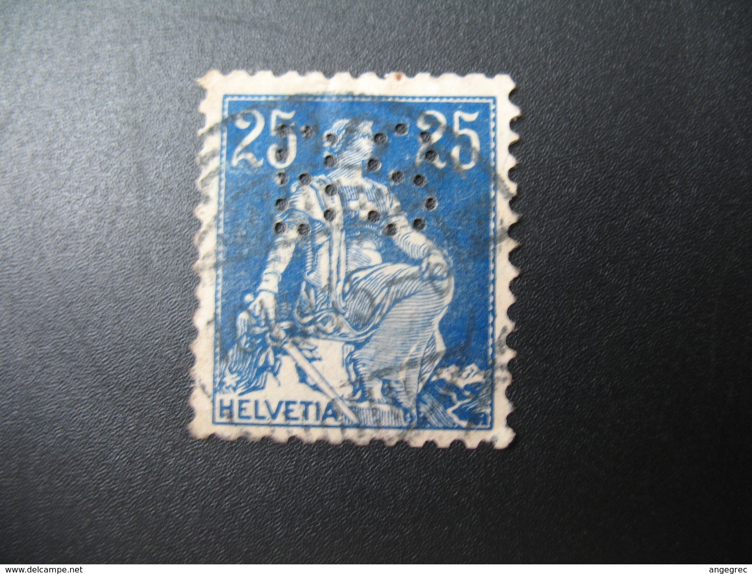 Perforé  Perfin  Suisse  à Voir ;   Perforation    BS    Ref   B 52 - Perforadas