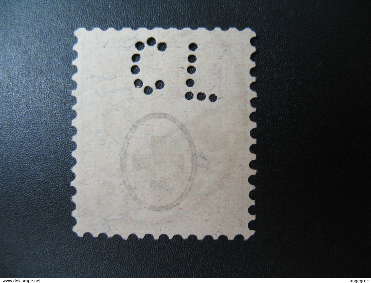 Perforé  Perfin  Suisse  à Voir ;   Perforation    CL    Ref   C 36 - Perforadas