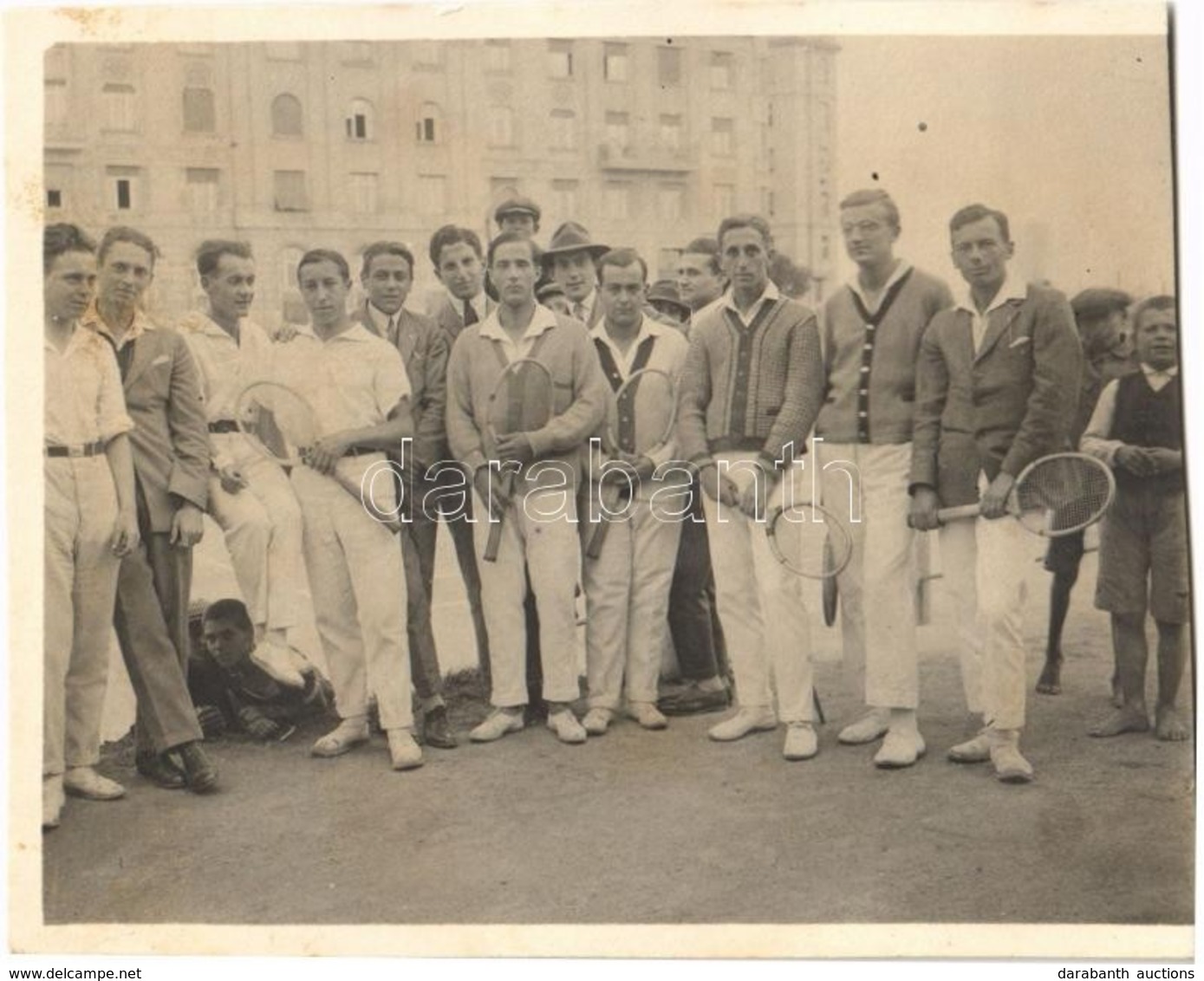 ** T4 Férfi Teniszezők A Teniszpályán, Csoportkép / Male Tennis Players On The Tennis Court. Photo (10,5 X 8,5 Cm) (vágo - Ohne Zuordnung