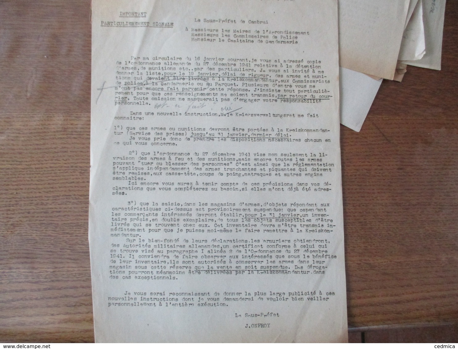 CAMBRAI LE 24 JANVIER 1942 LE SOUS PREFET J.ONFROY LE KRIEGSVERWAL TUNGSRAT FAIT CONNAITRE QUE ARMES ET MUNITIONS DOIVEN - Documents Historiques