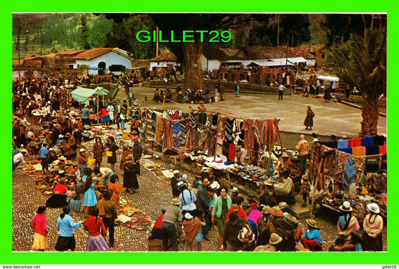 CUZCO, PÉROU - MERCADO TIPICO DE PISAQ - COLORFUL SUNDAY MARKET IN PISAQ  - ANIMATED - 1980 - - Pérou