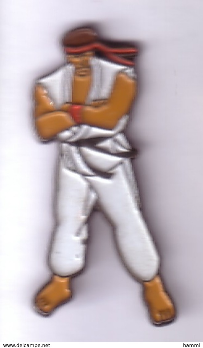 C141 Pin's KARATÉ Judo Kung Fu Achat Immédiat - Judo