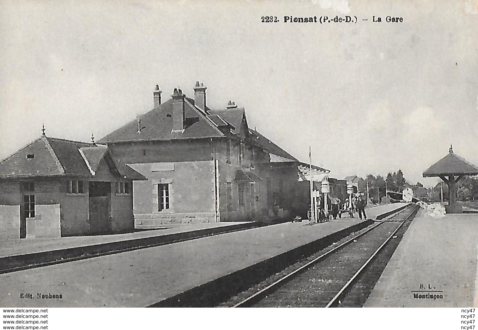 CPA (63)  PIONSAT.  La Gare, Animé, Chef De Gare. ..I 886 - Autres & Non Classés