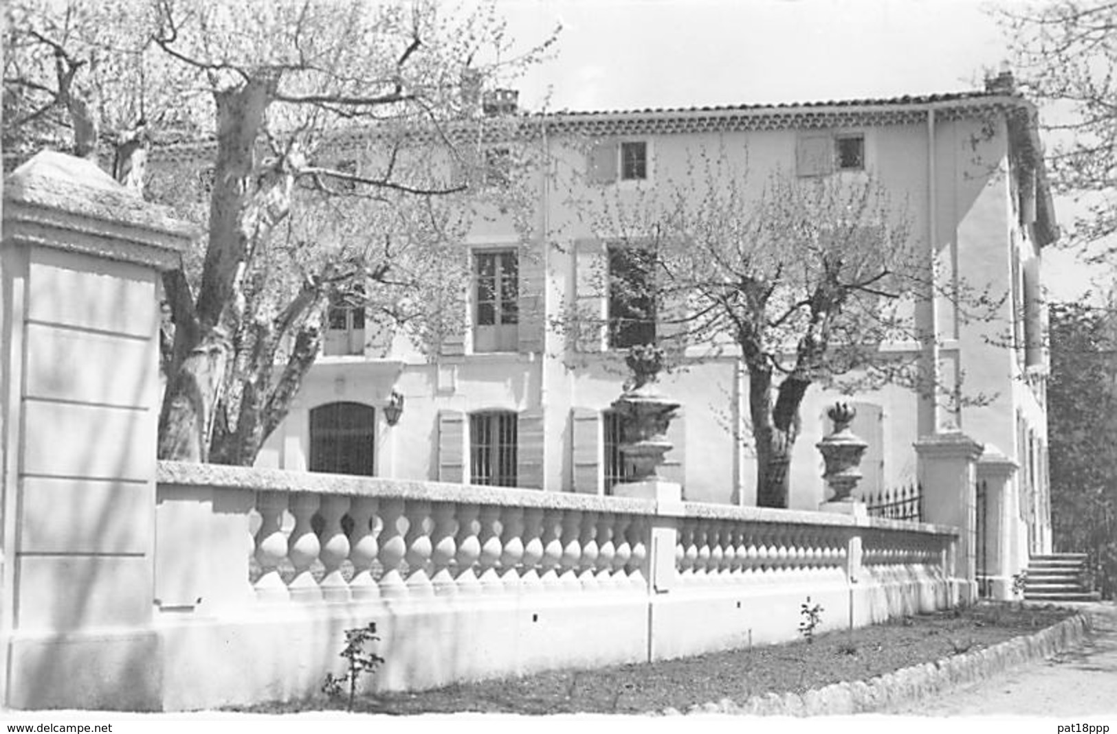 13 - CHATEAUNEUF Le ROUGE :  - CPSM Photo Village ( 2.170 Habitants ) Dentelée Format CPA - Bouches Du Rhône - Andere & Zonder Classificatie