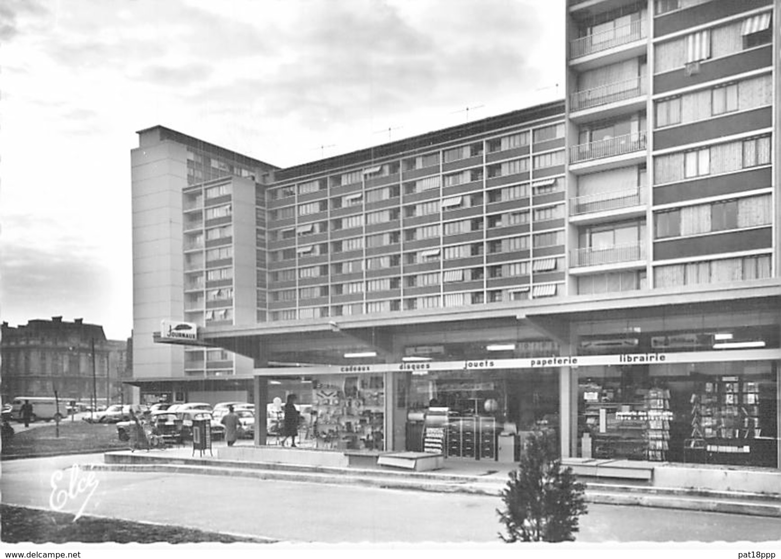 33 - BORDEAUX Résidence St Jean - Au Fond La GARE ST JEAN ( Bon Plan HLM Cité Commerce ) CPSM Photo GF 1965 - Gironde - Bordeaux