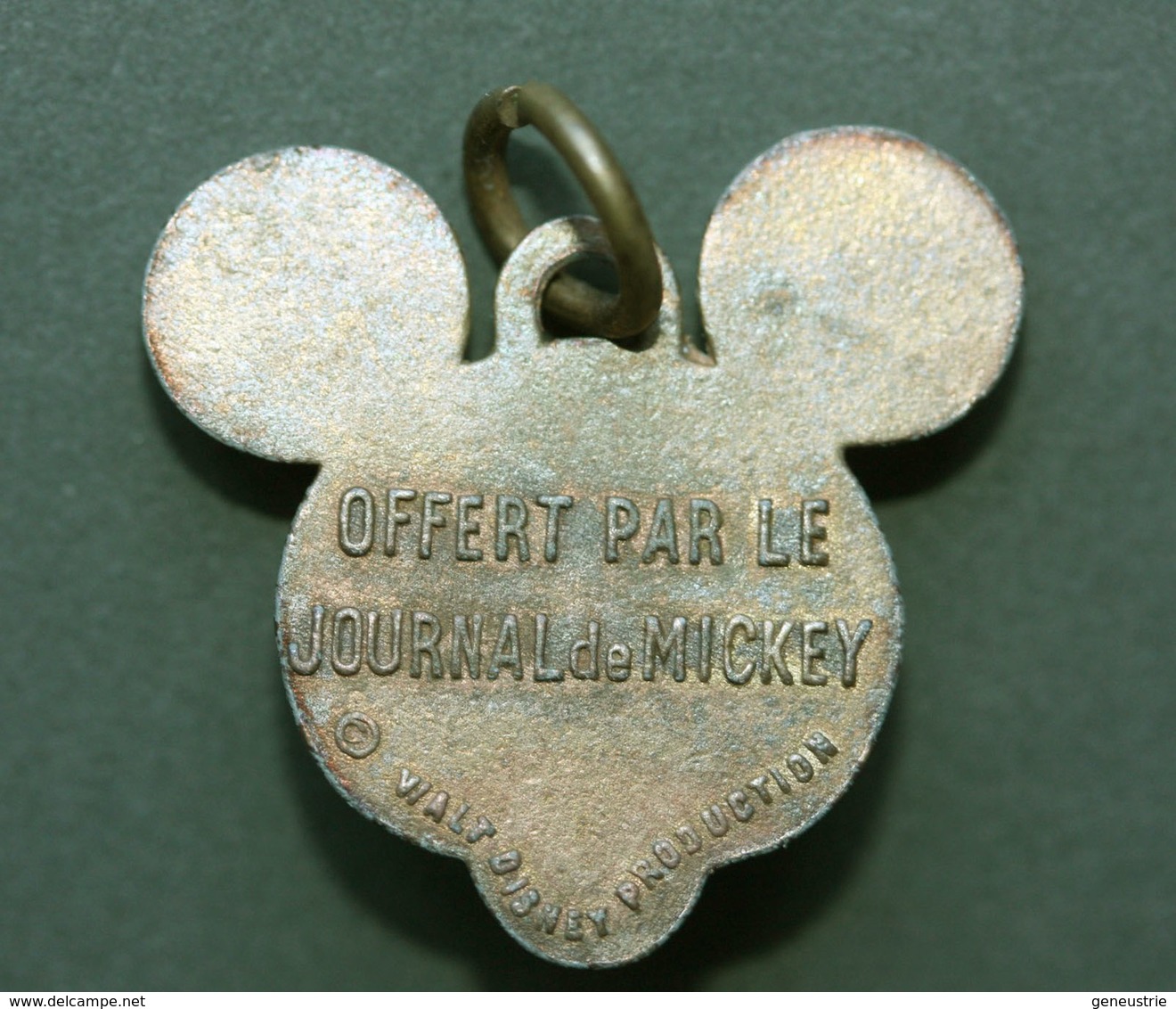 Rare Medaille Pendentif "Mickey / Offert Par Le Journal De Mickey" Walt Disney - Pendenti