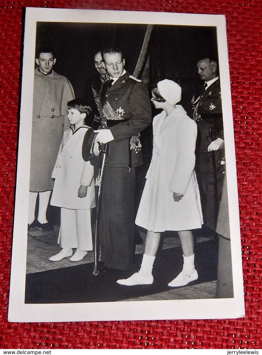 Le Prince Charles De Belgique En Compagnie Du Prince Baudouin Et De La Princesse Joséphine Charlotte - Case Reali