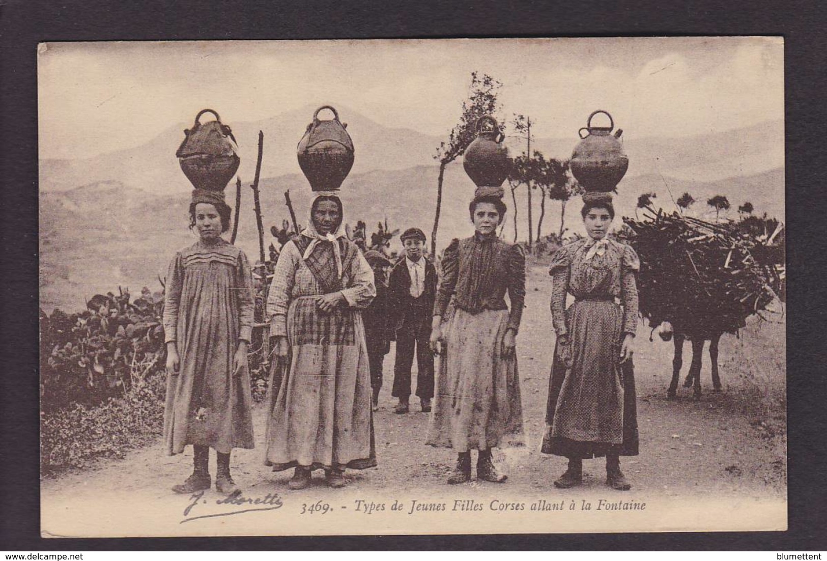 CPA Corse Corsica Non Circulé Types Eau Fontaine - Andere & Zonder Classificatie