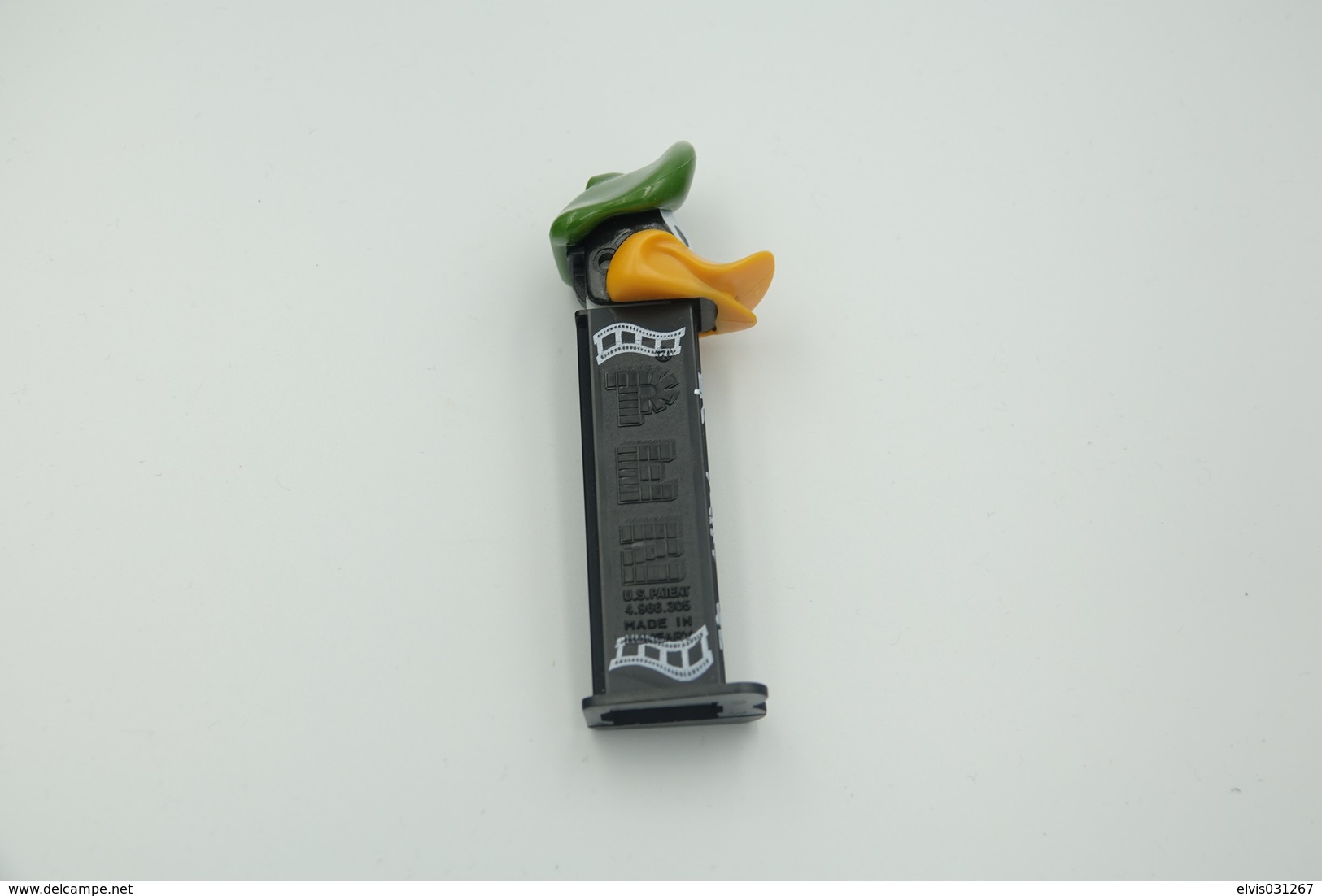 Vintage PEZ DISPENSER : DIRECTOR DAFFY (DUCK) - LOONEY TUNES  - 2004 - Us Patent Austria Made L=10cm - Figurines