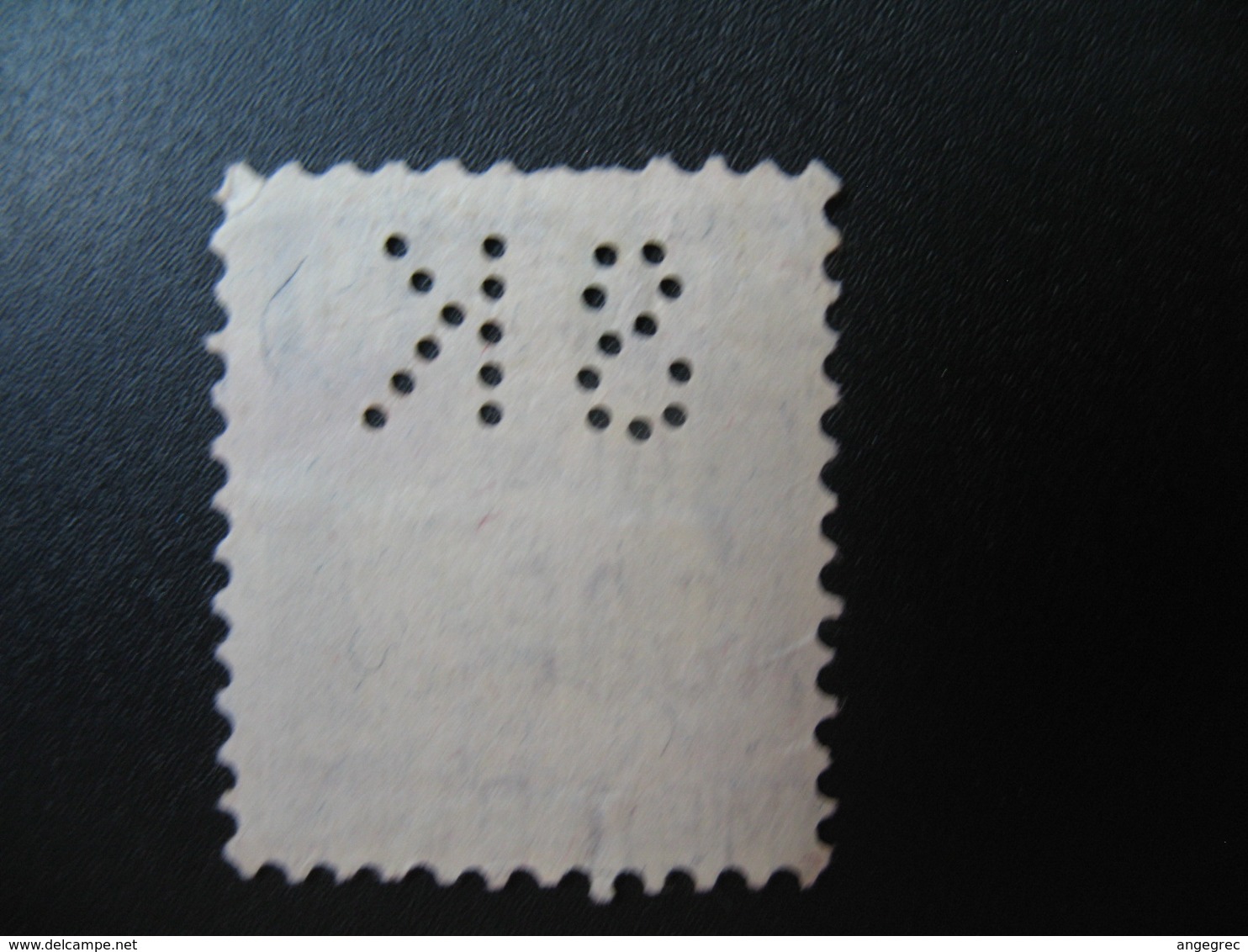 Perforé  Perfin  Suisse  à Voir ;   Perforation   SK     Ref  S 52 - Perforés