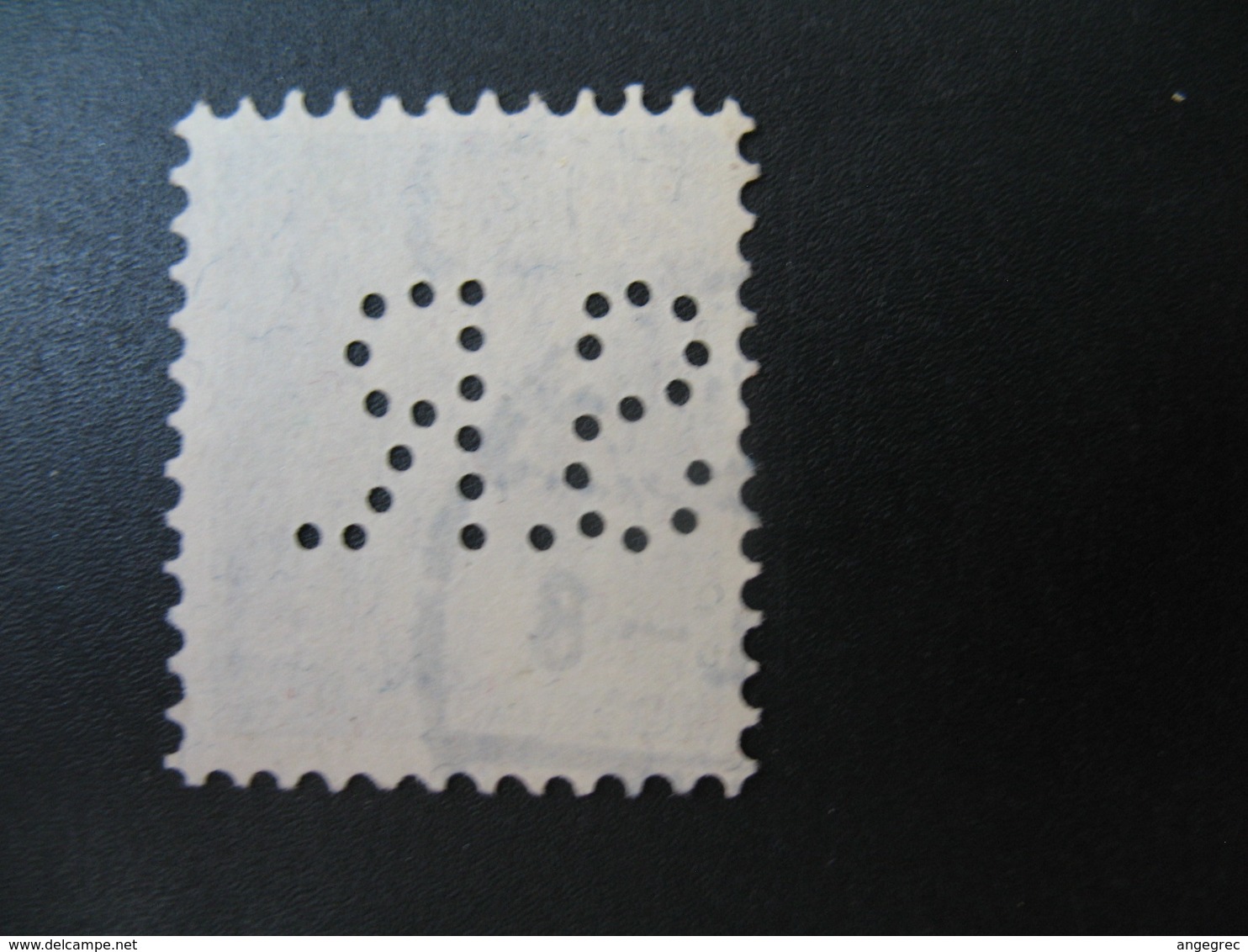 Perforé  Perfin  Suisse  à Voir ;   Perforation   SR     Ref  S 56 - Perforés