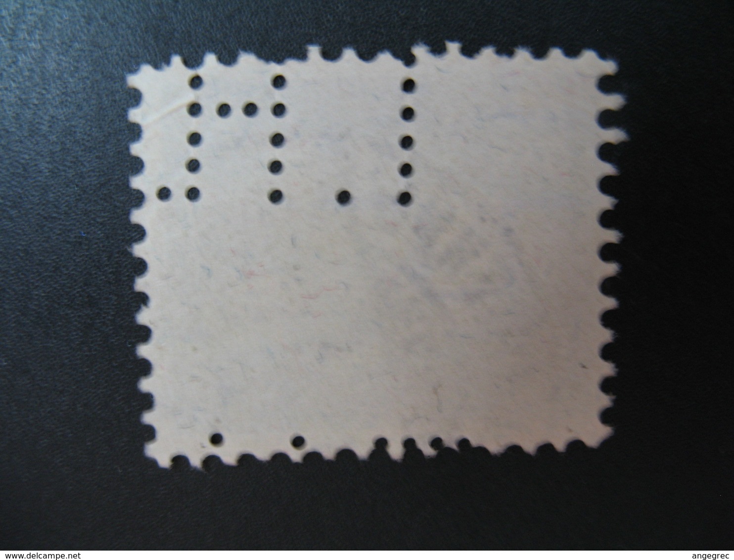 Perforé  Perfin  Suisse  à Voir ;   Perforation   TH     Ref  T 11 - Perforadas