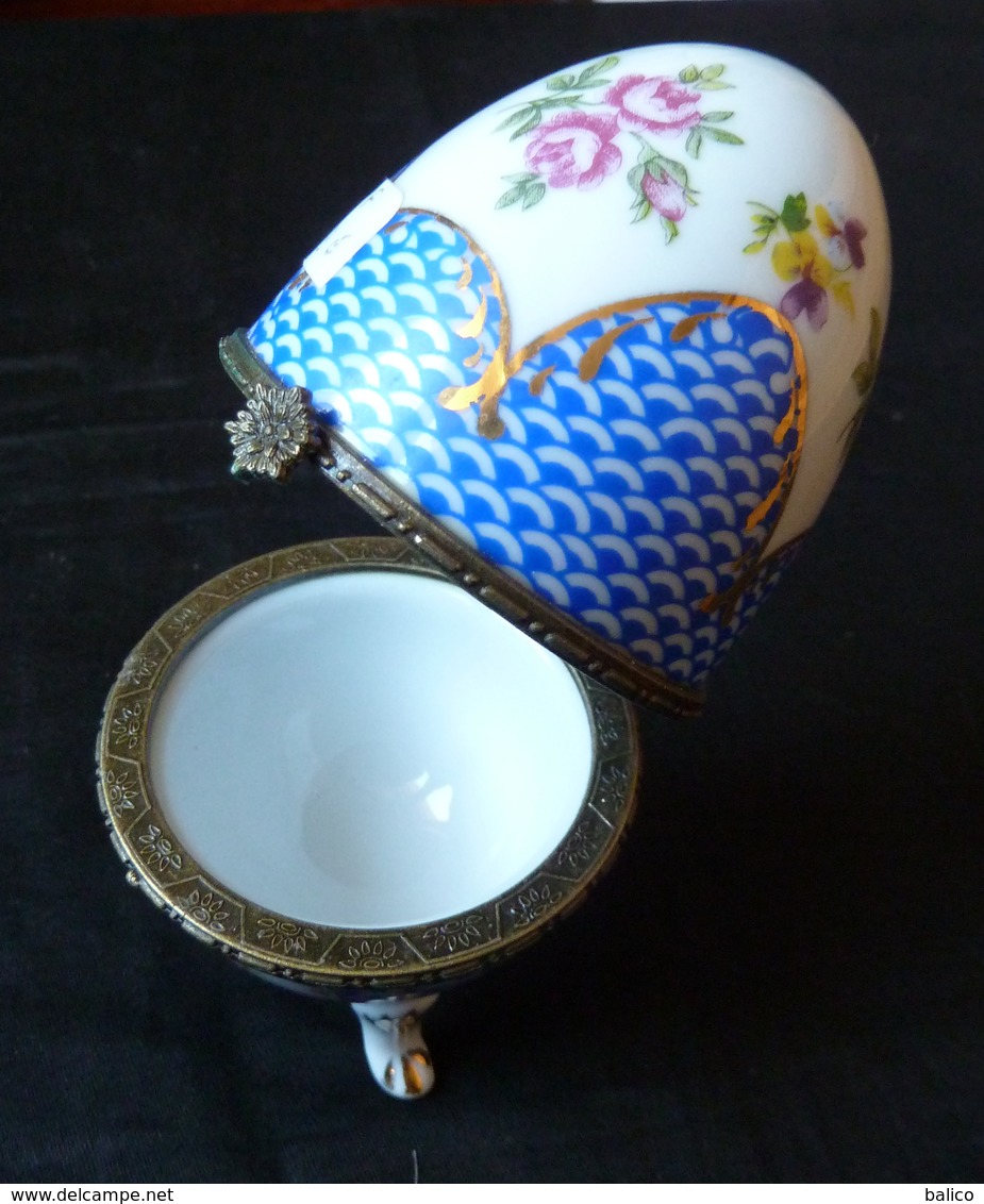 Boite En Porcelaine En Forme D'oeuf, Marquage  OC & CO - Eier