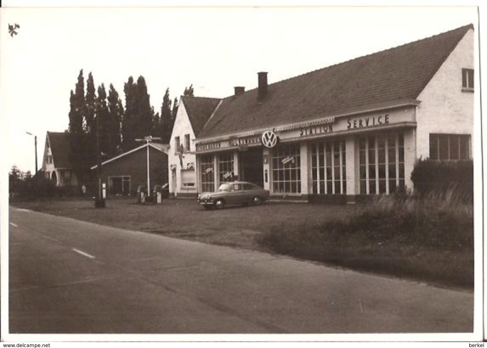 WERVIK FINA POMP EN VW GARAGE FOTO  14.5 X9.5 CM Spenneurijn??    B4 - Wervik