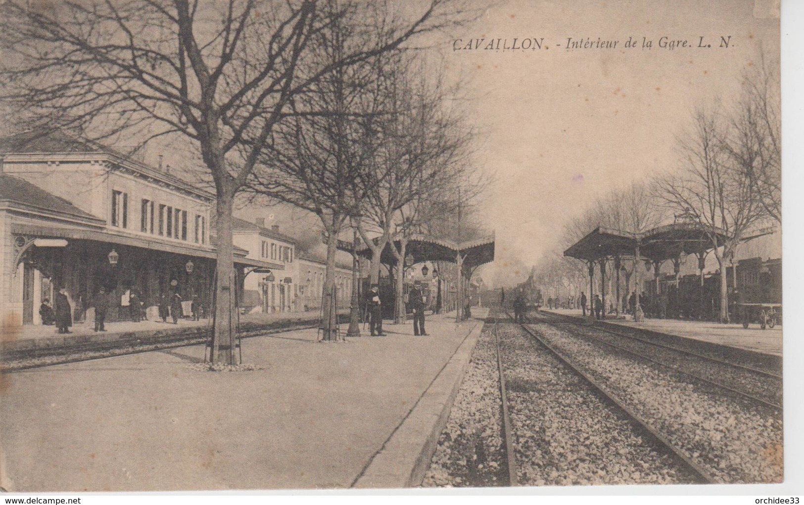 CPA Cavaillon - Intérieur De La Gare (animation Avec Train En Petit Plan) - Cavaillon