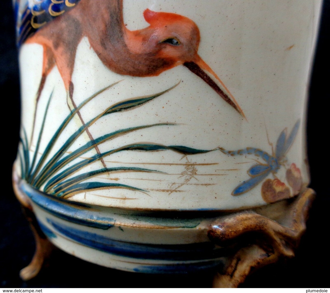 ANCIEN  VASE TRIPODE  DECOR OISEAU et LIBELLULE  VOIR MARQUE-SIGNATURE , ANTIQUE TRIPOD POT HAND PAINTED