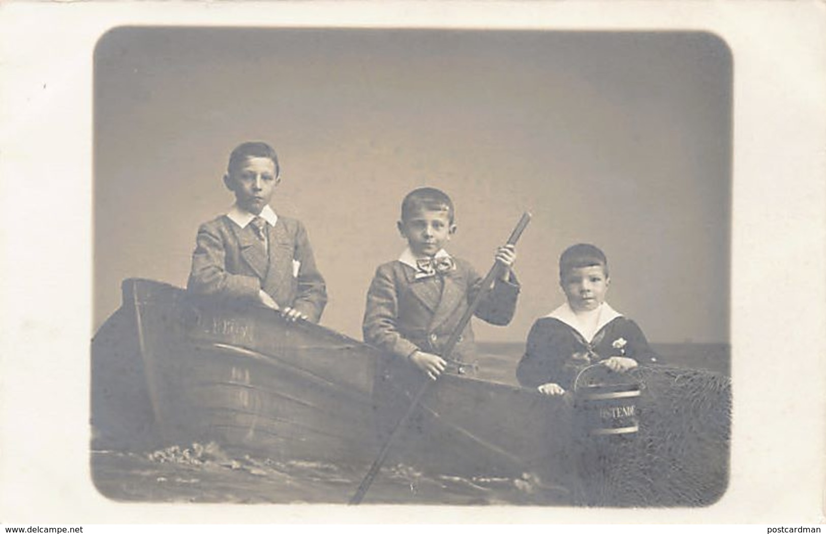 OOSTENDE (W. VL.) Carte Photo Le Bon - Enfants Dans Une Barque - Oostende