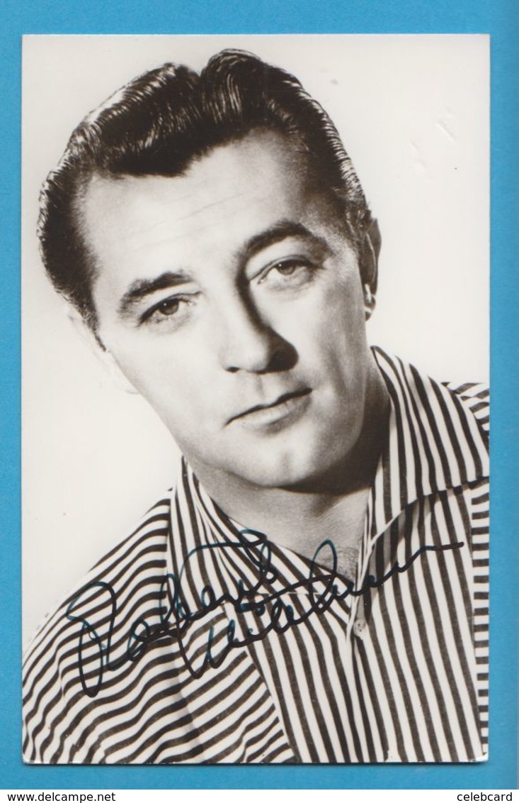 ROBERT MITCHUM Original Signed Glossy Photo AUTOGRAPHE / AUTOGRAMM  9/14 Cm - Autres & Non Classés