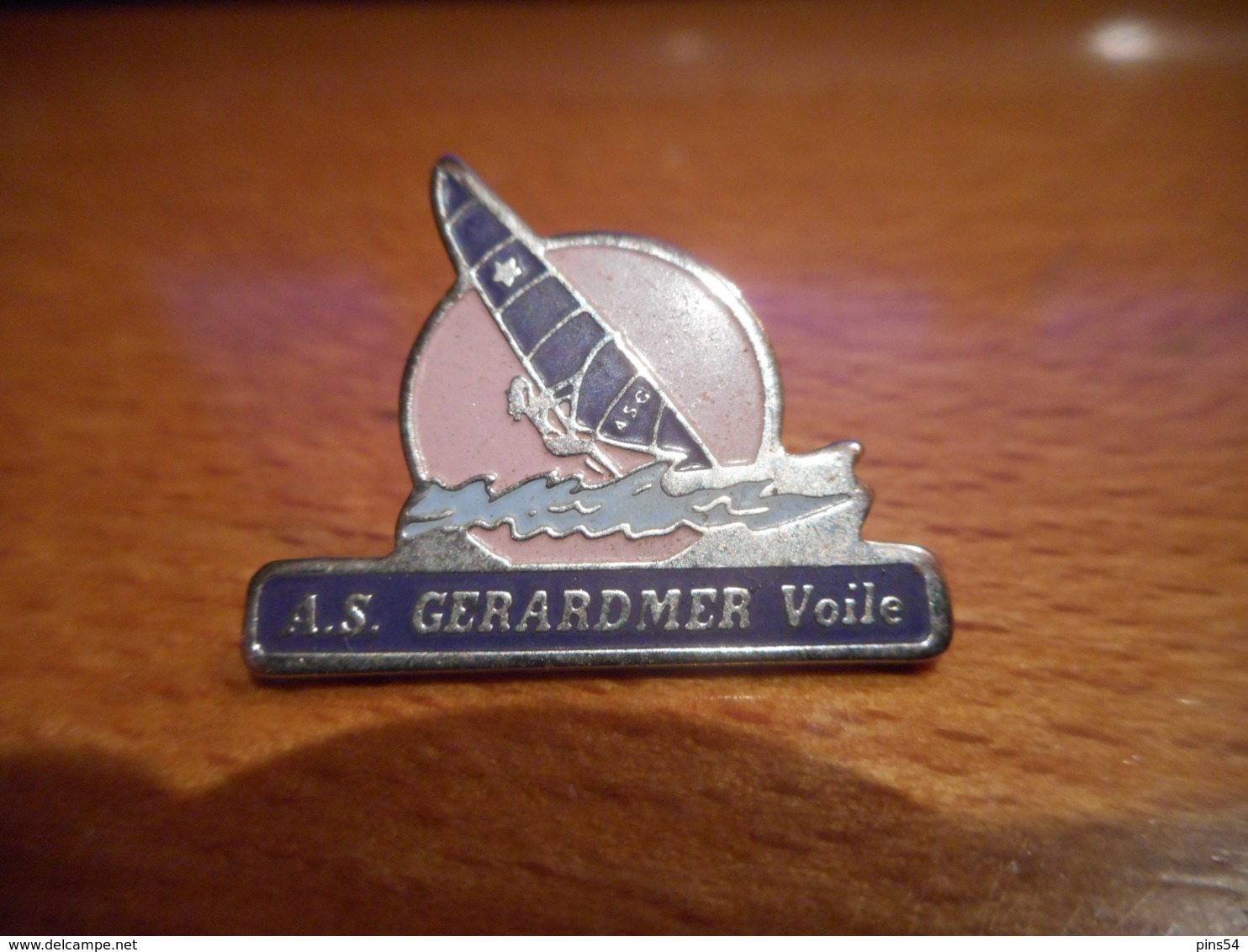 A049 -- Pin's AS Gerardmer Voile - Voile