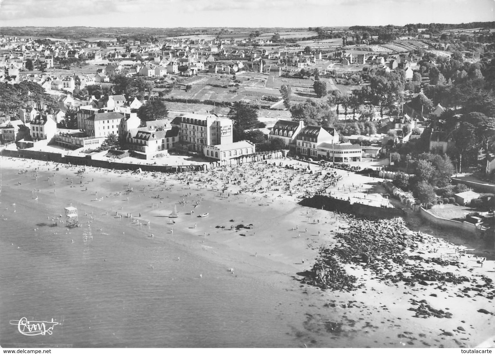 CPSM 29   TREBOUL DOUARNENEZ PLAGE LES SABLES BLANCS ET LES HOTELS VUE AERIENNE    Grand Format  15 X 10,5 Cm - Tréboul