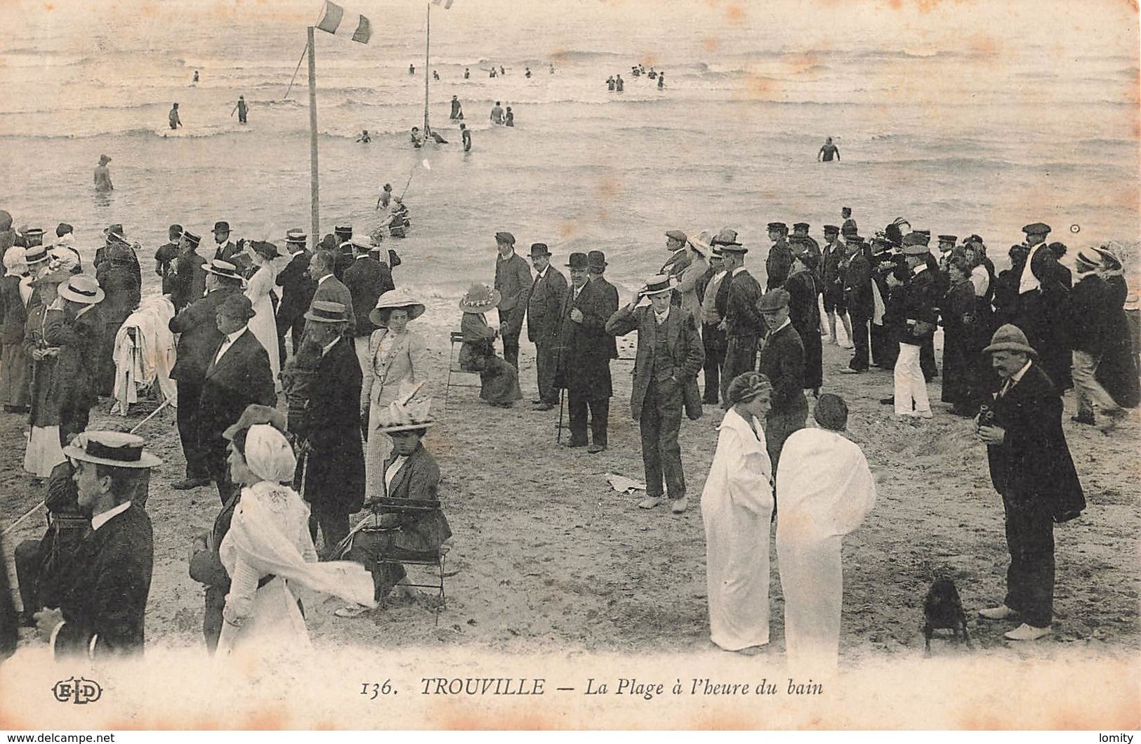 14 Trouville La Plage à L' Heure Du Bain - Trouville