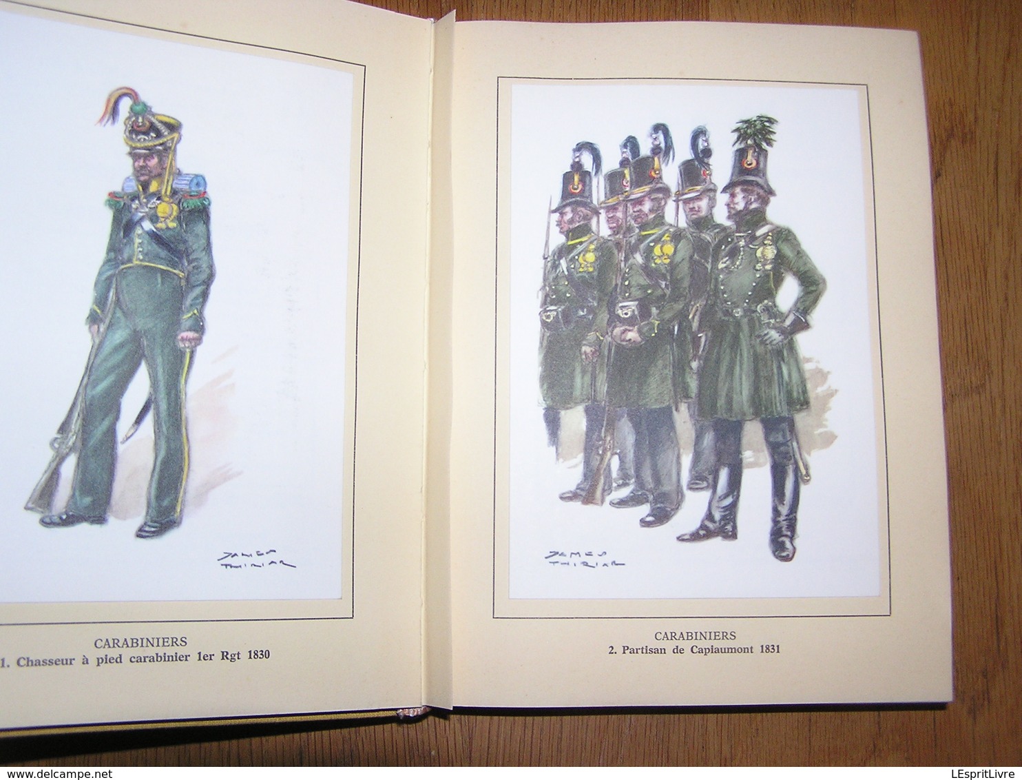 UNIFORMES BELGES Tome 1 Illustrations James Thiriar Album Chromos Historia Guerre 14 18 40 45 Gendarmerie Infanterie