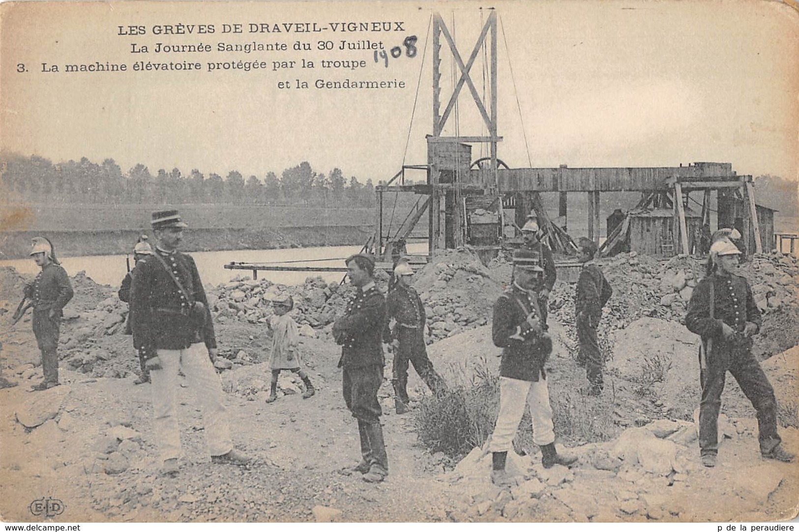 CPA 91 LES GREVES DE DRAVEIL VIGNEUX LA JOURNEE SANGLANTE DU 30 JUILLET LA MACHINE ELEVATOIRE PROTEGEE PAR LA TROUPE - Draveil