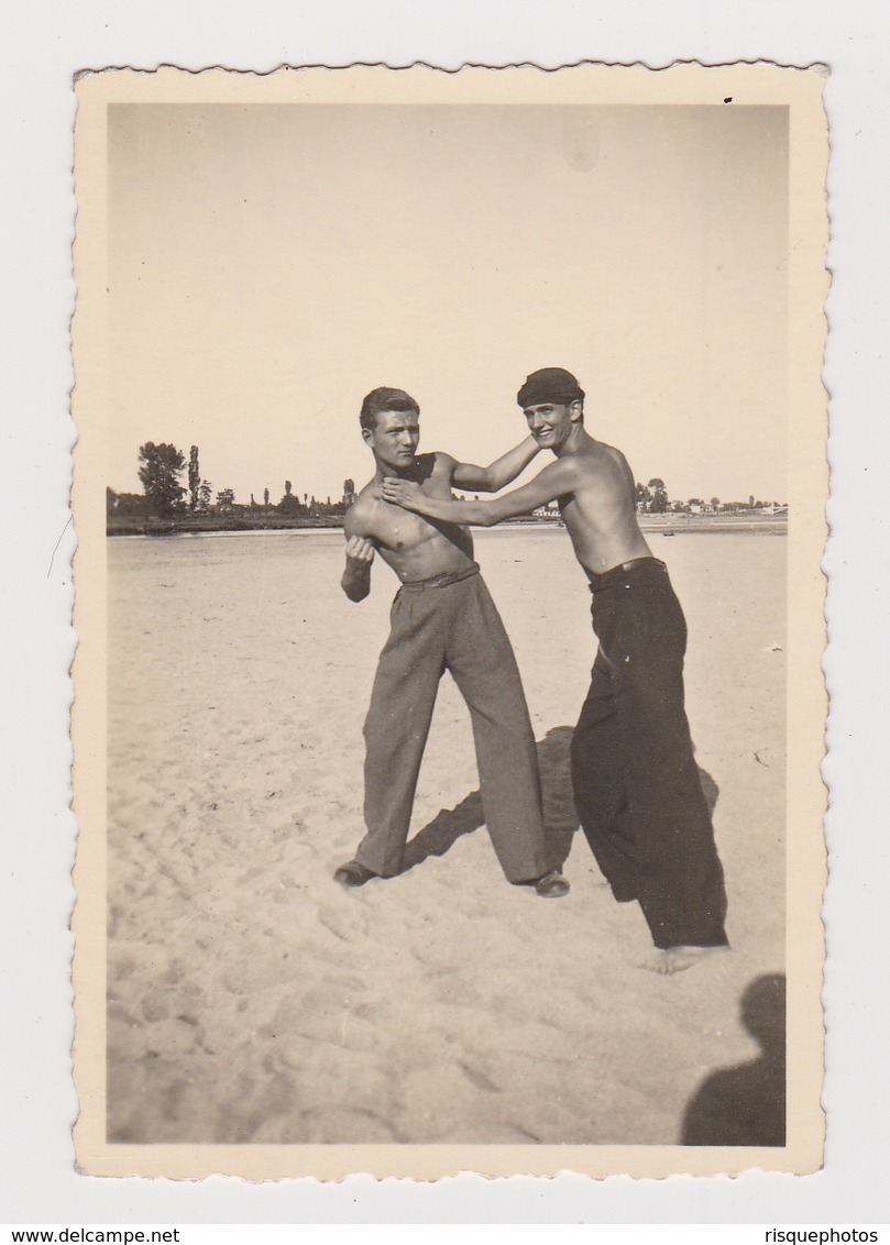 #59872 Vintage Orig Photo Awesome Muscular Guys Two Men Funny Beach Portrait - Personnes Anonymes