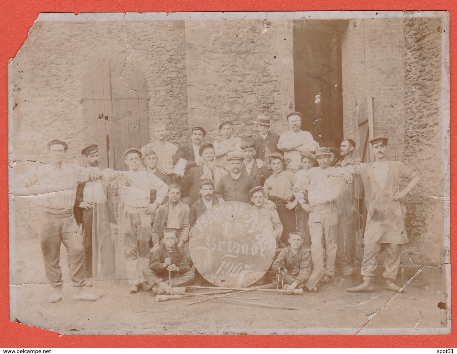 Photo  Ancienne  (18/13 Cm) Verrerie Brigade 1907 Thème Métiers Sud De La  France Occitanie à Identifier à Localiser - Métiers