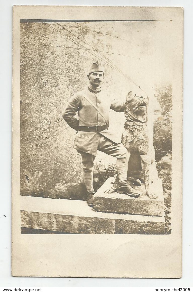 Carte Photo Militaire Devant Statue Chien En Pierre - To Identify