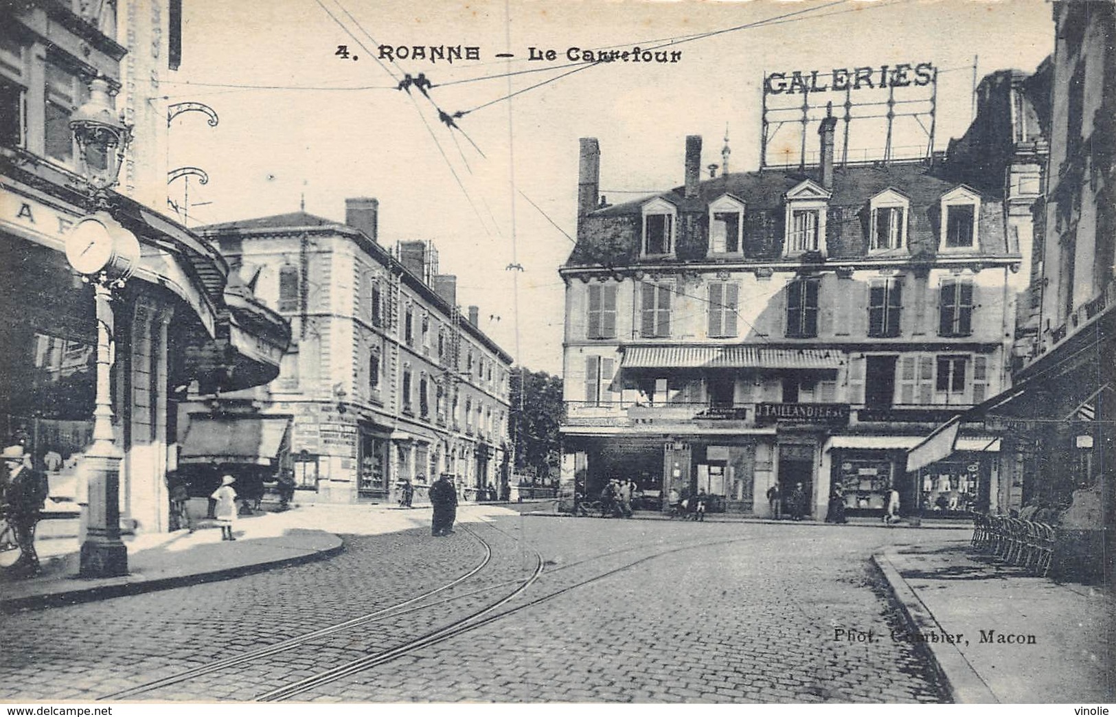 20-3160 : ROANNE. LE CARREFOUR. LES GALERIES. - Roanne