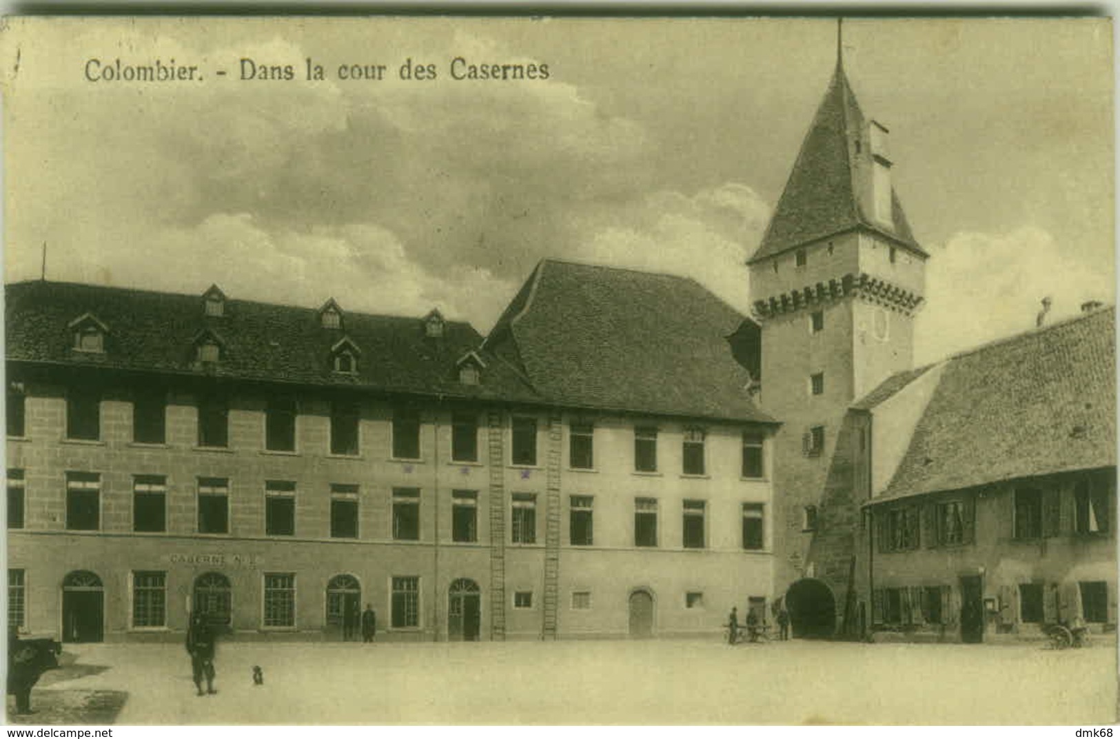 SWITZERLAND - COLOMBIER - DANS LA COUR DES CASERNES - POSTE MILITAIRE   (BG8071) - Colombier