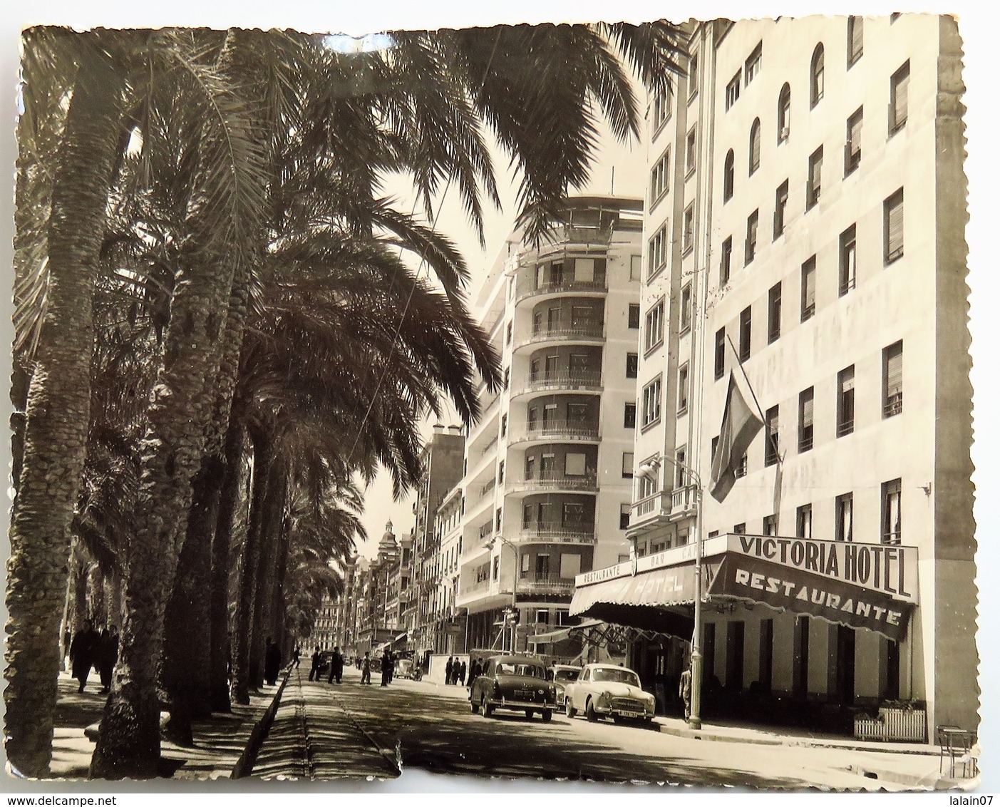 C. P. A. : ALICANTE : Explanada De Espana, Victoria Hotel, Coches, Sello En 1958 - Alicante