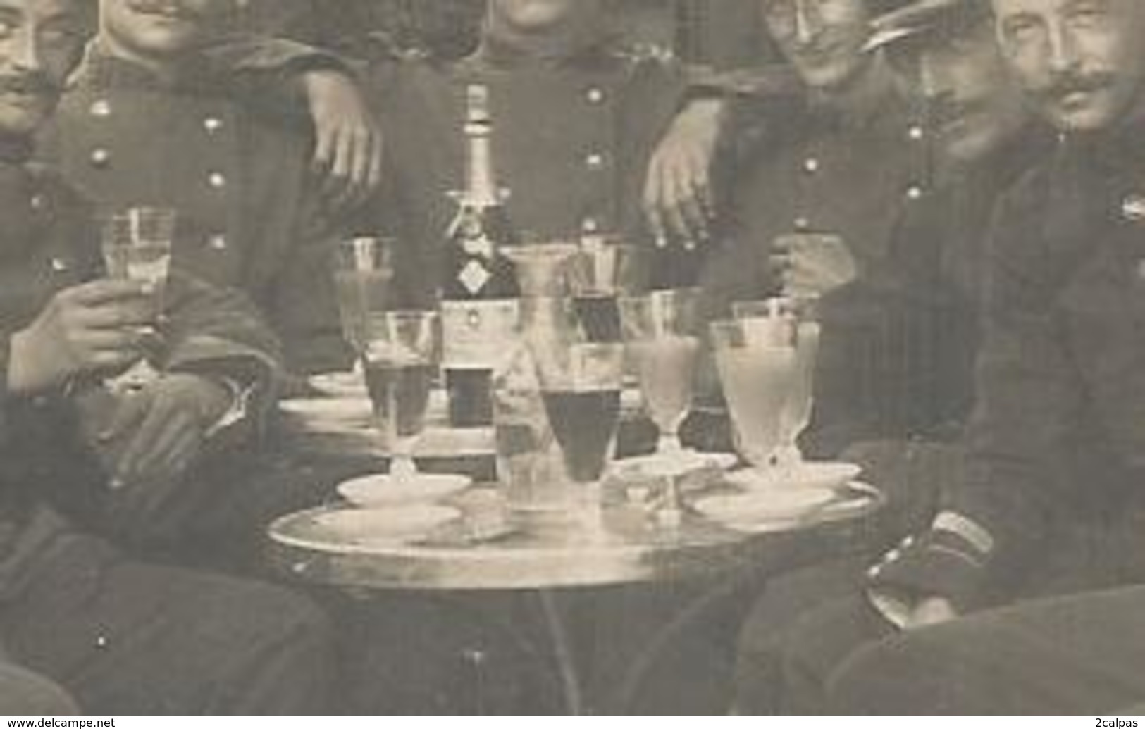 Carte Photo - Buveurs D ' Absinthe ? - Verres  - Cuilleres - Sucre - Pernod ? - Militaires - Soldats - A Identifier