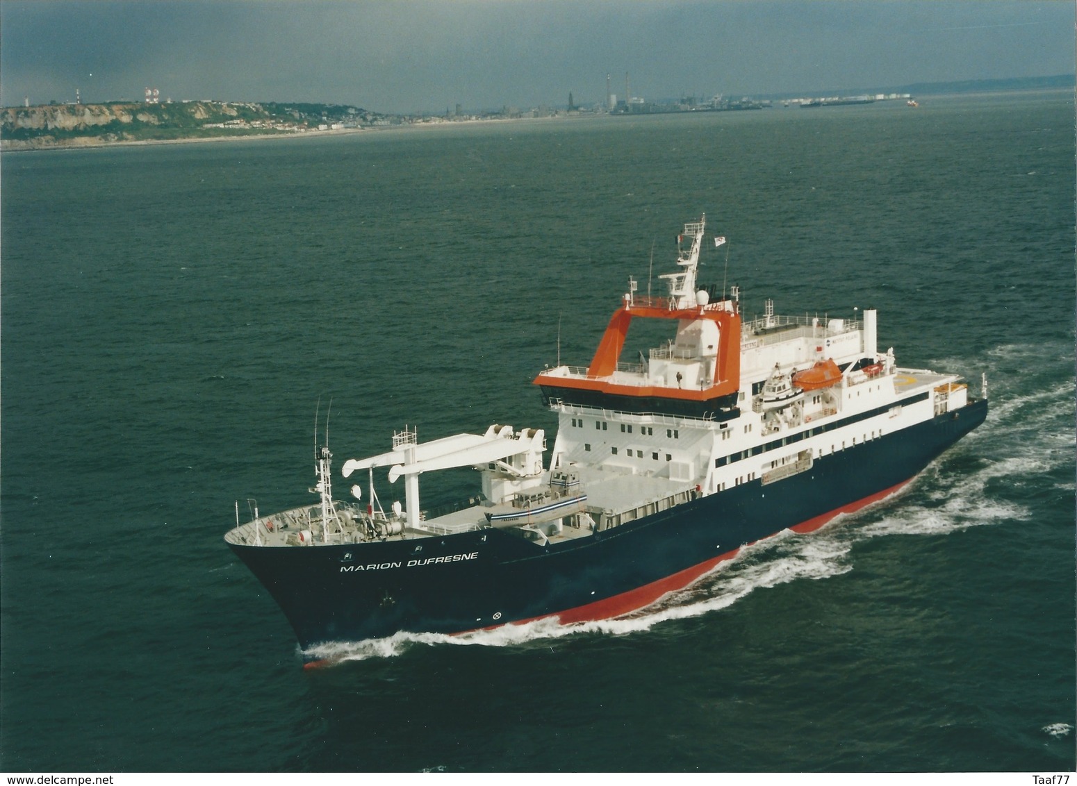 Photo Du "Marion Dufresne" à Son Départ Du Havre Le 13 Mai 1995 (dimensions 21 X 15 - Auteur E.Houri) - Bateaux