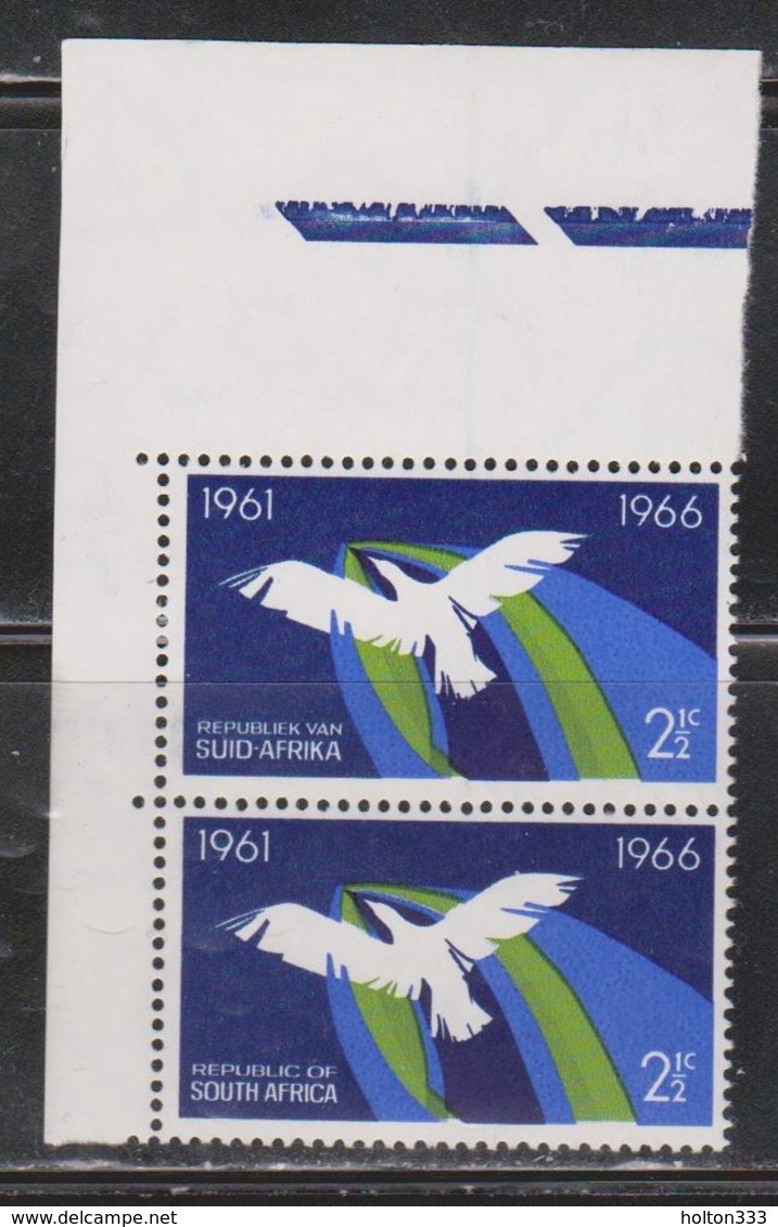 SOUTH AFRICA Scott # 311 MH Pair - Unused Stamps