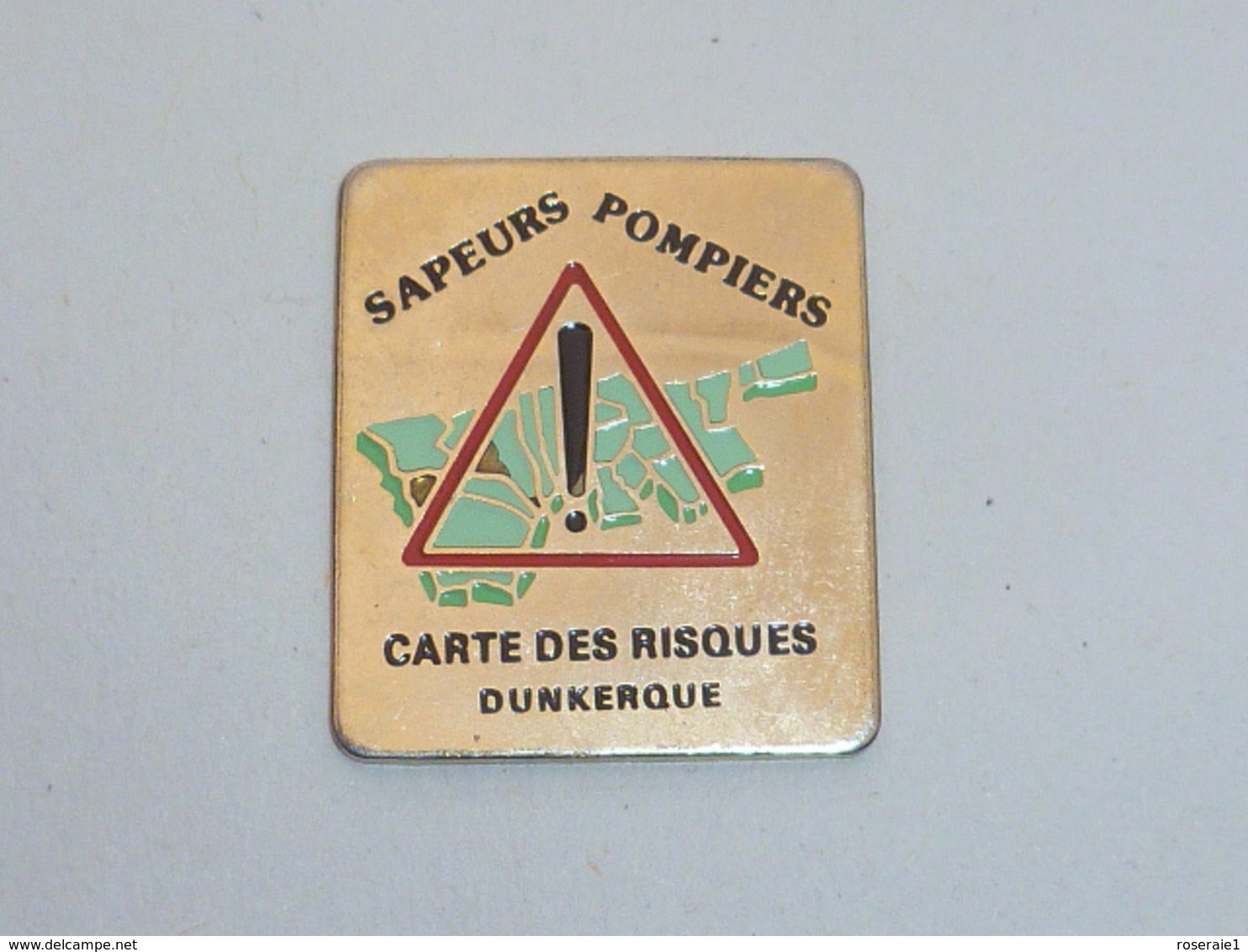 Pin's SAPEURS POMPIERS DE DUNKERQUE, CARTE DES RISQUES - Brandweerman