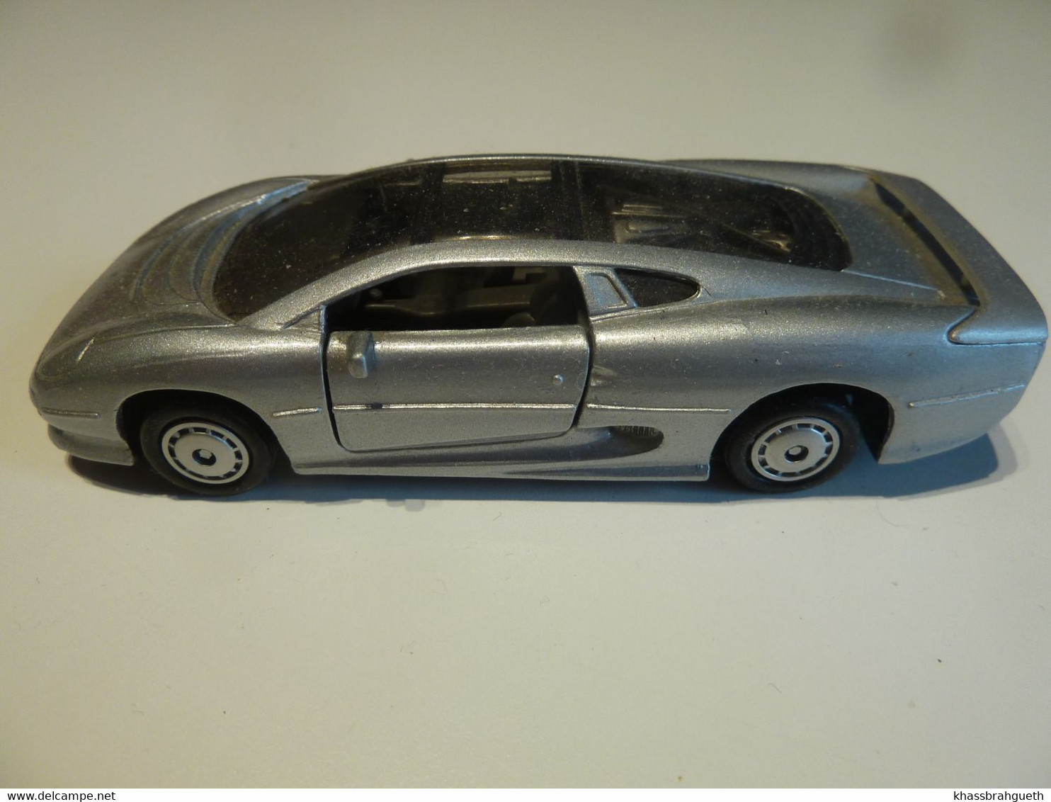 JAGUAR XJ 220 . MAISTO (1/40) - Maisto