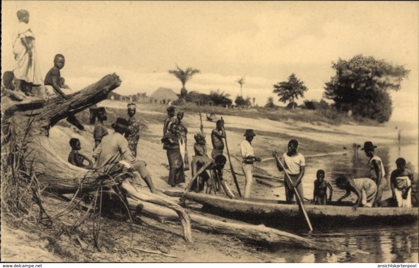 Cp Mission Des Prémontrés De Tongerloo, Pirogues Sur La Rivière Uelé - Costumes